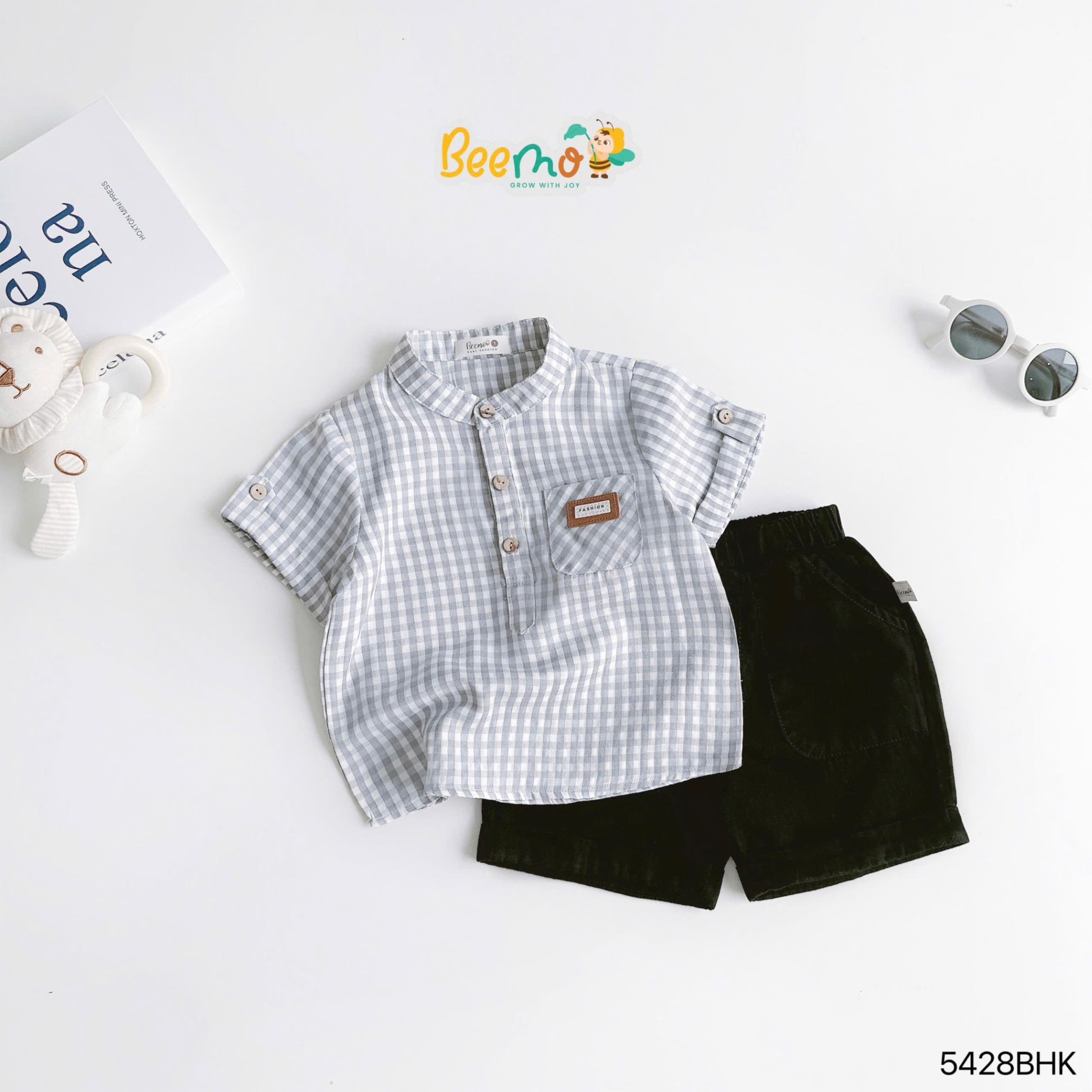 Set sơ mi kẻ cổ tàu phối túi tag da Beemo