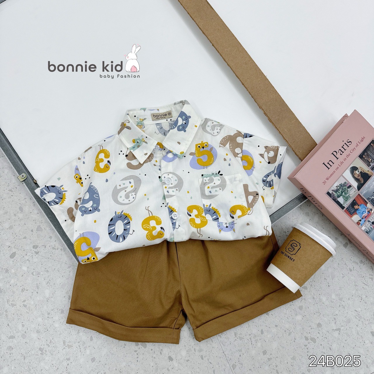 Set sơ mi thô cộc tay họa tiết con số vui vẻ phối quần short (sooc) kaki Bonnie cho bé