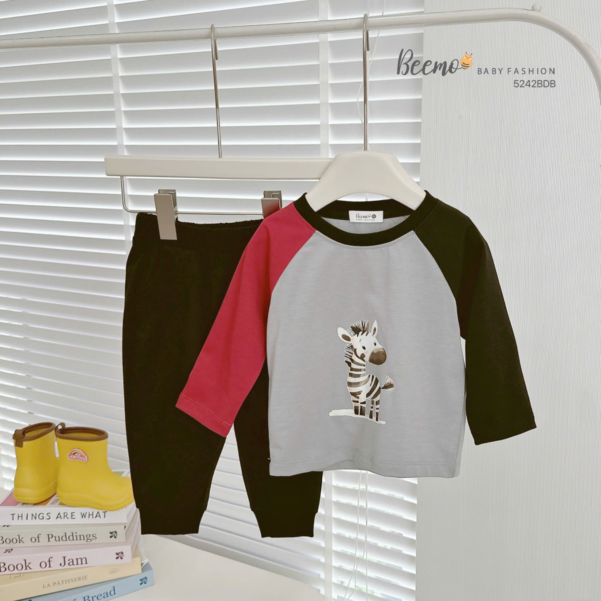 Set thun co giãn phối tay raglan in hình dễ thương Beemo