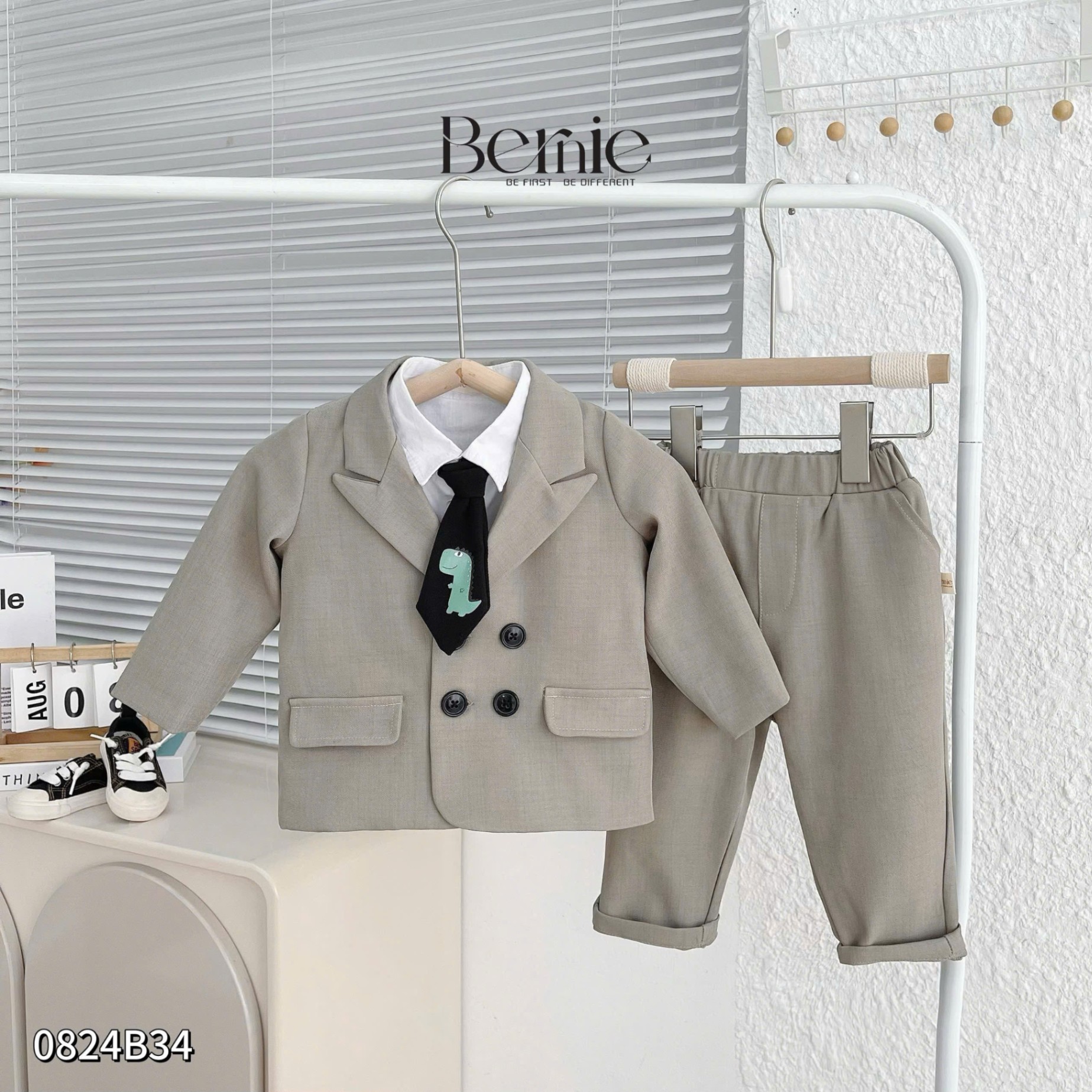 Set vest chéo 4 khuy cà vạt in bé trai Bernie