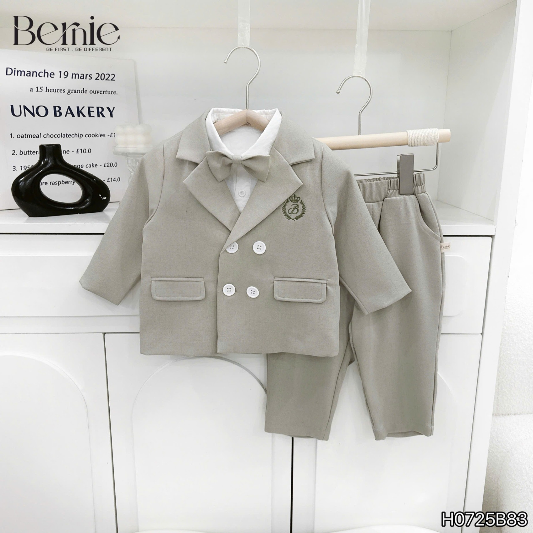 Set vest dài tay huy hiệu Bernie