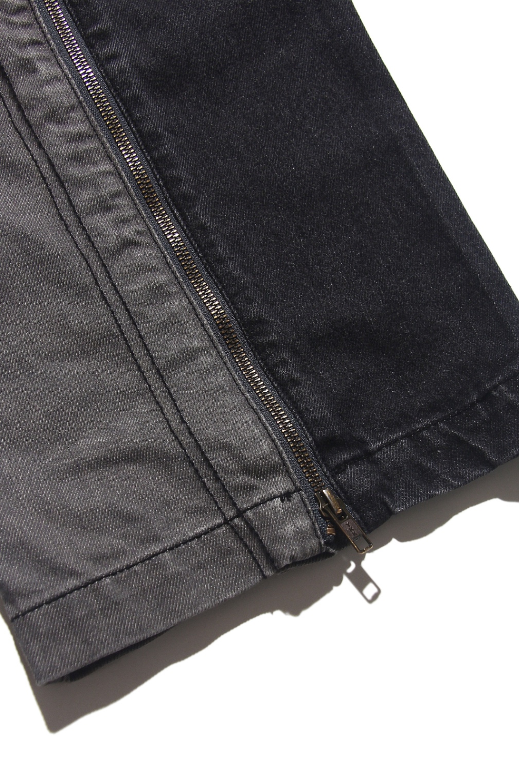 BEUTER® BLACK WASHED PANELED FLARE JEANS