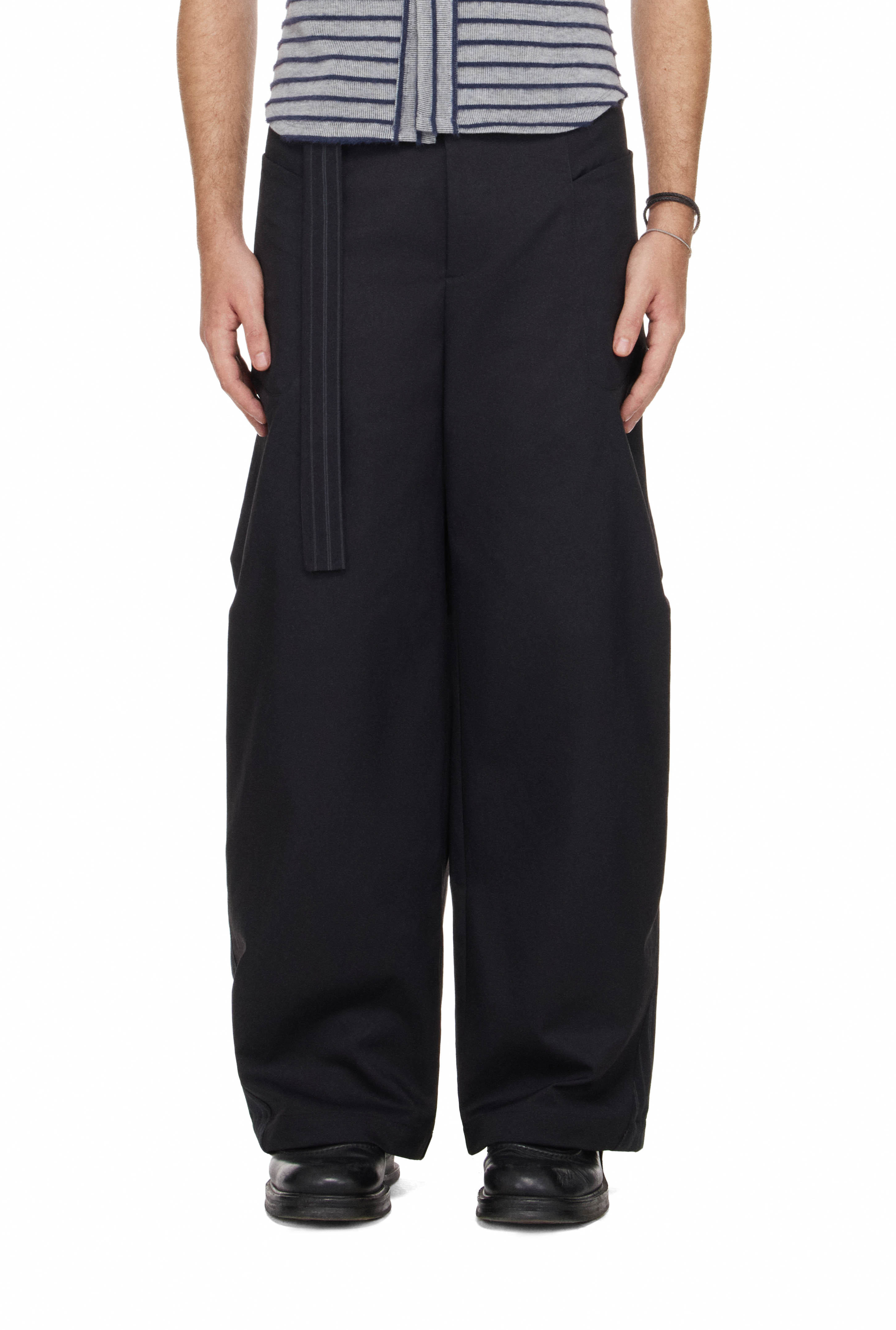 BEUTER® WAIST-STRAP PLEATED PANTS - BLACK