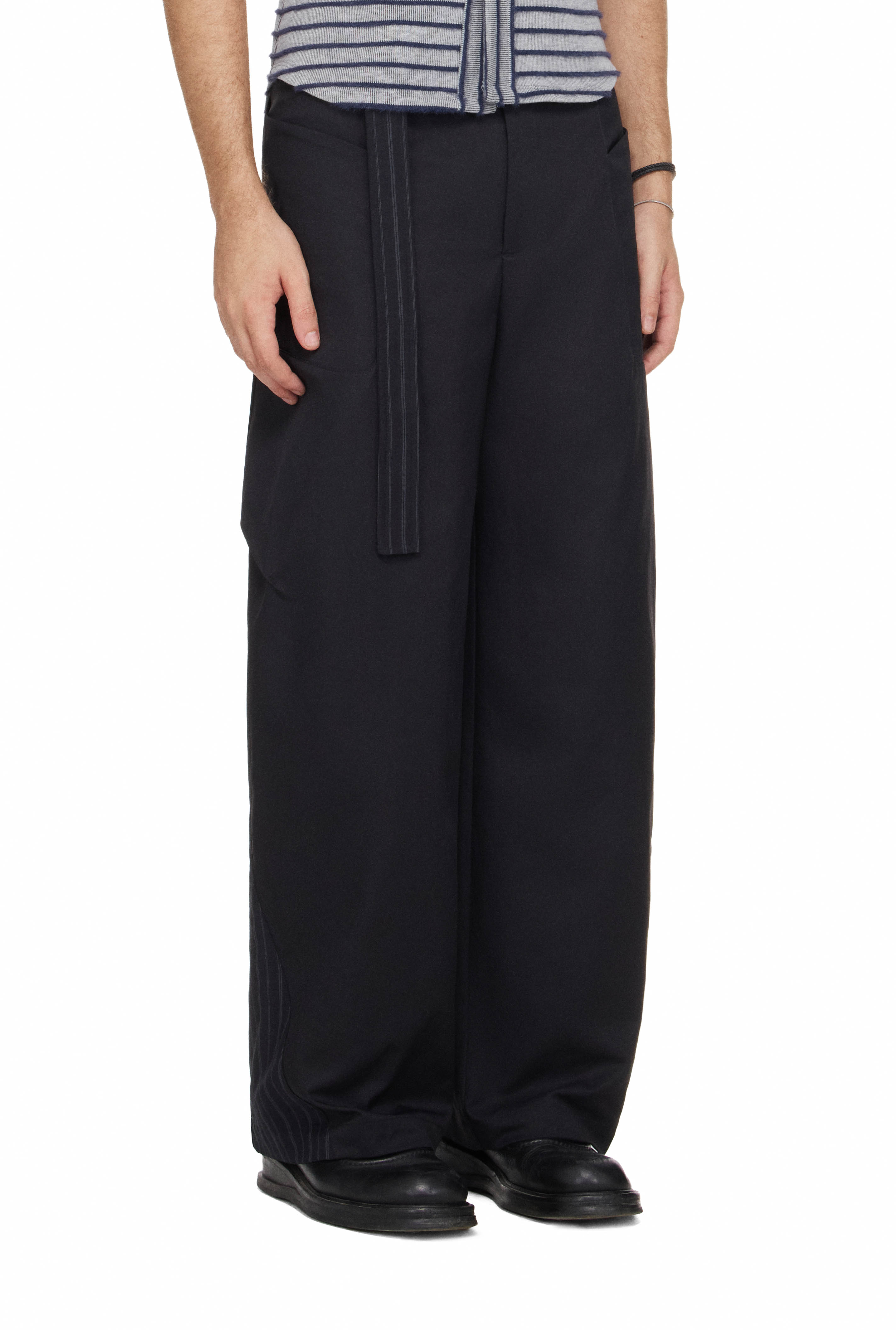 BEUTER® WAIST-STRAP PLEATED PANTS - BLACK