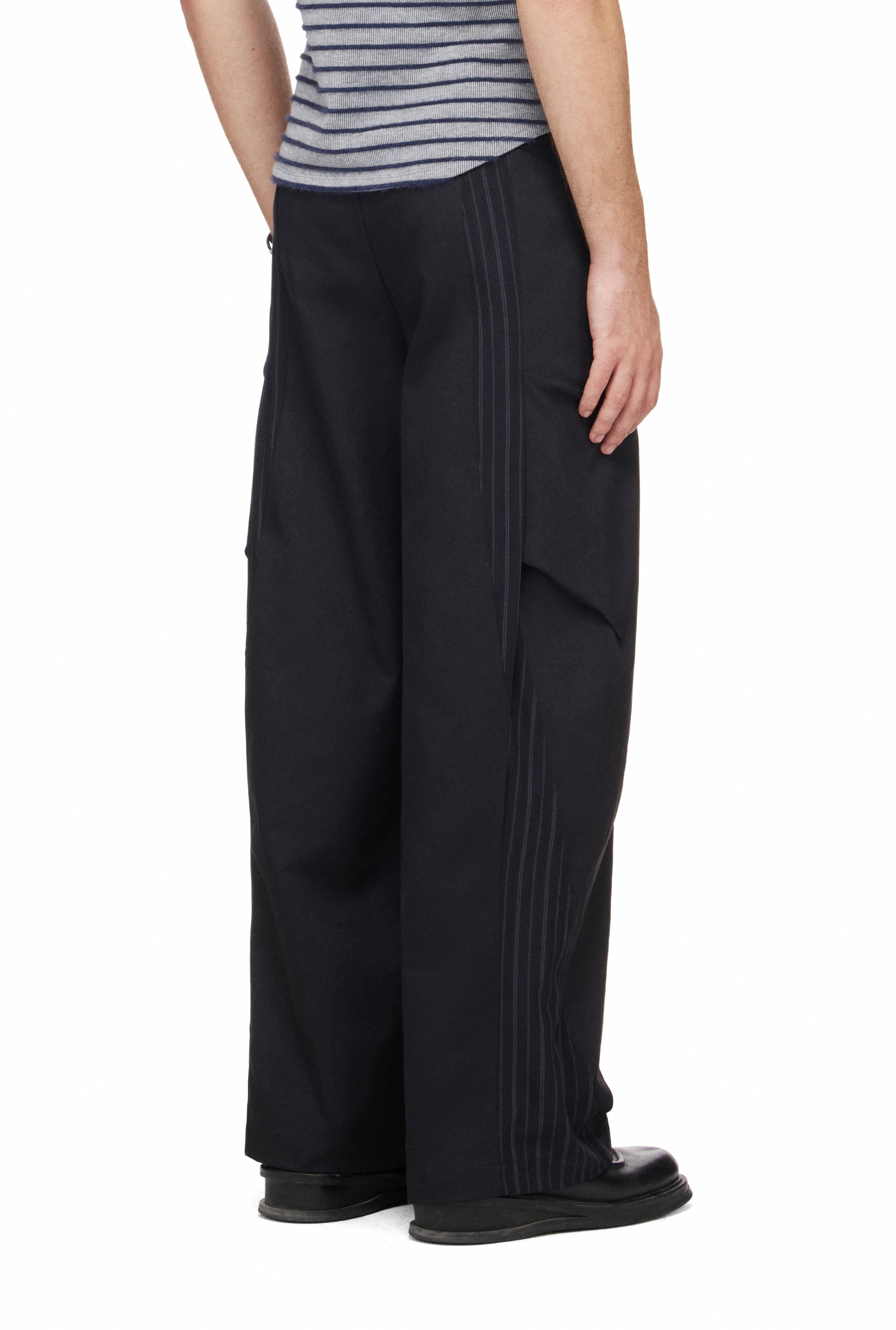 BEUTER® WAIST-STRAP PLEATED PANTS - BLACK