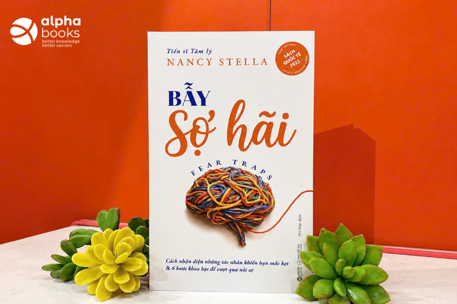 BẪY SỢ HÃI - THOÁT KHỎI VÒNG LẶP LO ÂU: SỬ DỤNG PHƯƠNG PHÁP KHOA HỌC ĐỂ NHẬN DIỆN, GIẢI MÃ VÀ ĐỐI DIỆN VỚI NỖI SỢ TẬN GỐC