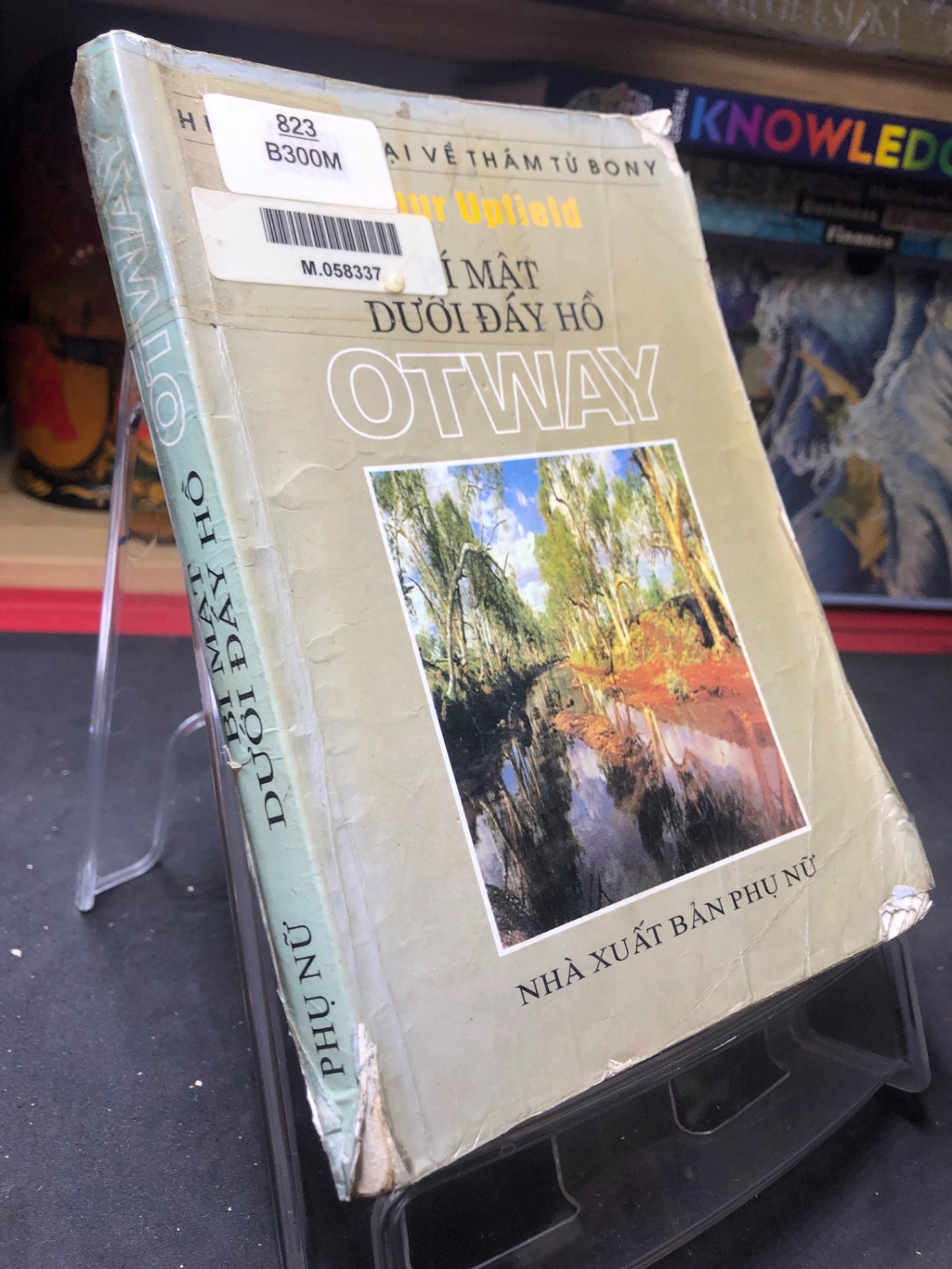 Bí mật dưới đáy hồ Otway 1998 mới 65% ố bẩn bìa xấu Arthur Upfield HPB0906 SÁCH VĂN HỌC (NSX)