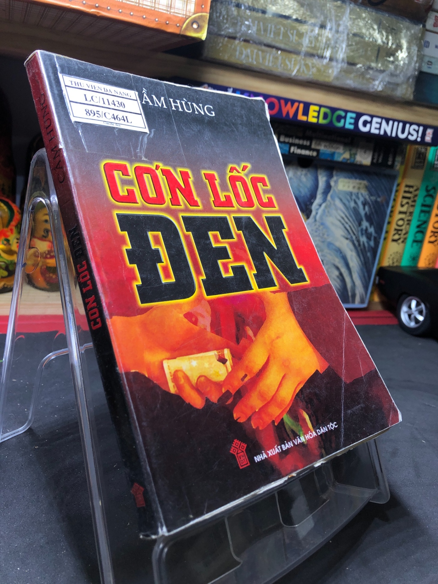 Cơn lốc đen 2009 mới 65% ố bẩn nhẹ bụng xấu Cẩm Hùng HPB0906 SÁCH VĂN HỌC (NSX)