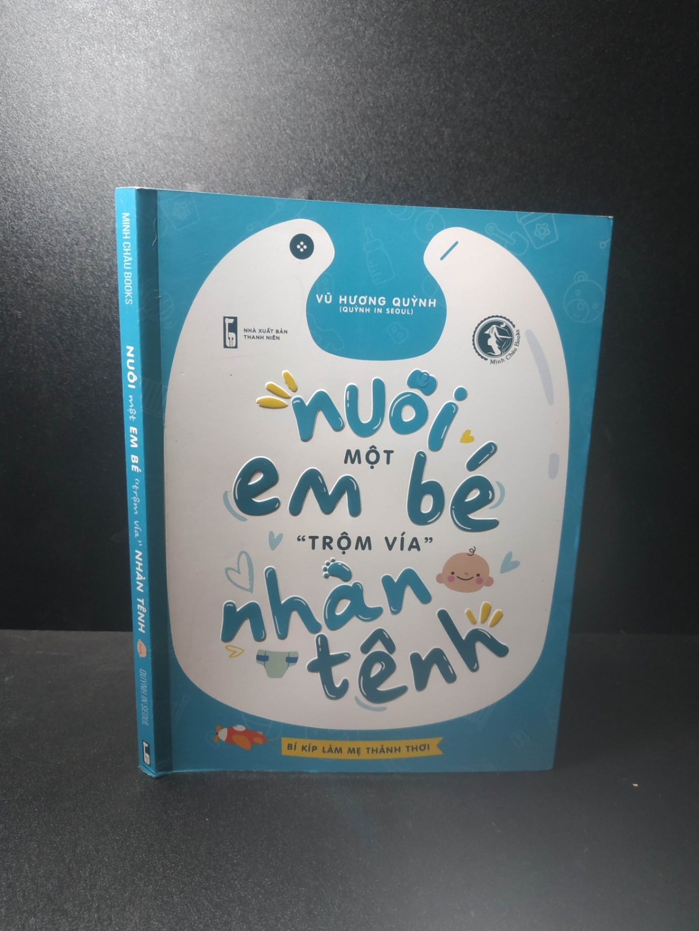 Nuôi một em bé