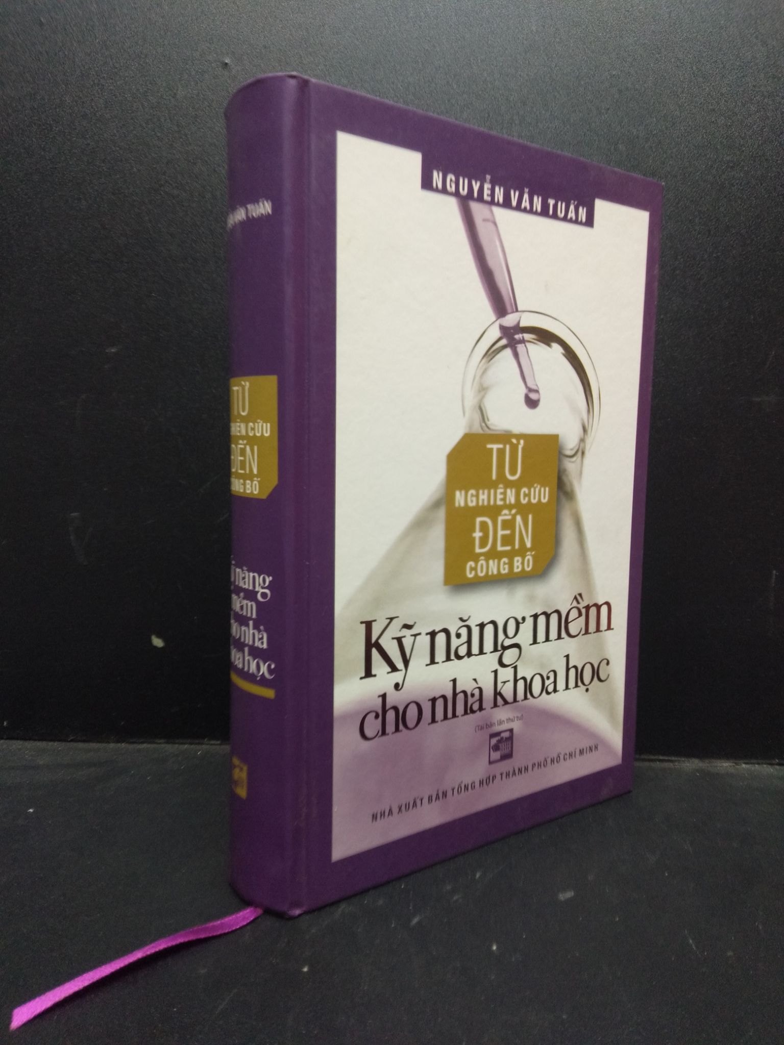 Từ nghiên cứu đến công bố - Kỹ năng mềm cho nhà khoa học Nguyễn Văn Tuấn (bìa cứng) 2018 mới 70% ố vàng HCM2503 sách khoa học (NSX)