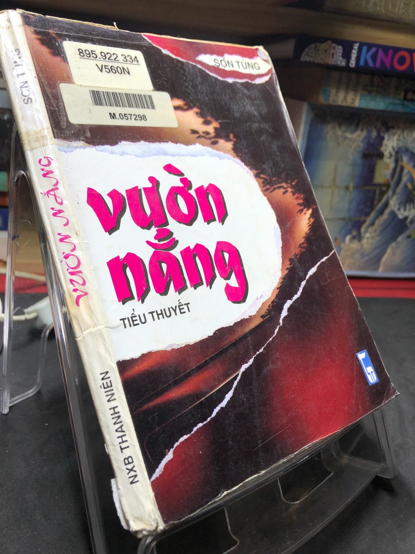 Vườn nắng 1997 mới 60% ố vàng Sơn Tùng HPB0906 SÁCH VĂN HỌC (NSX)