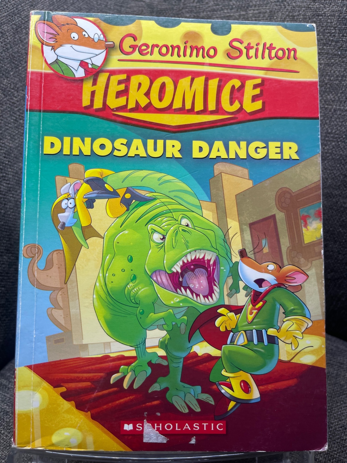 Heromice Dinosaur danger mới 85% nếp gấp bìa truyện tranh màu ngoại văn và thiếu nhi Geronimo Stilton HPB1605 SÁCH NGOẠI VĂN (NSX)