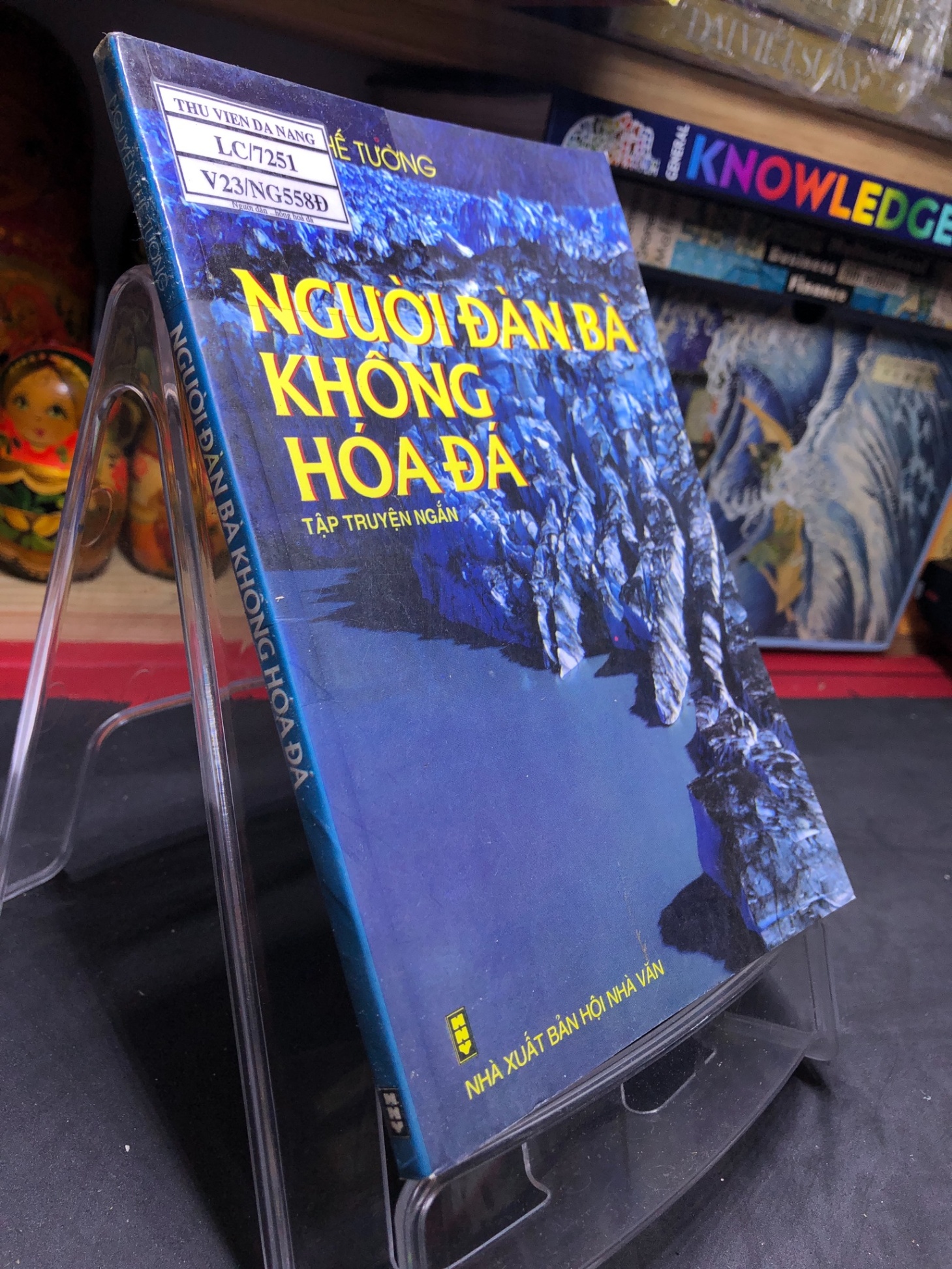 Người đàn bà không hóa đá 2005 mới 70% ố bẩn nhẹ Nguyễn Thế Tường HPB0906 SÁCH VĂN HỌC (NSX)