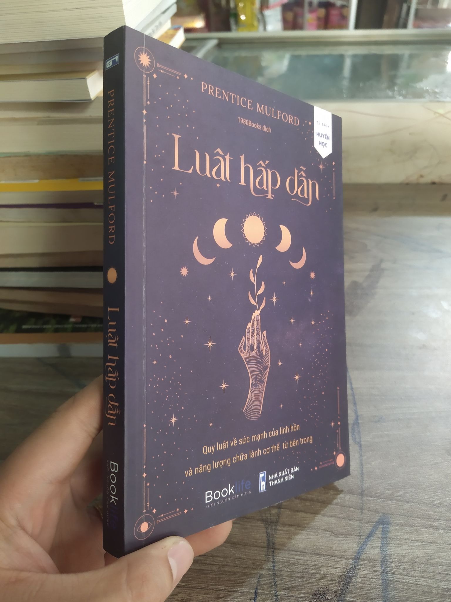 Luật Hấp Dẫn - Quy Luật Về Sức Mạnh Của Linh Hồn Và Năng Lượng Chữa Lành Cơ Thể Từ Bên Trong - mới 90% HCM0604 (NSX)