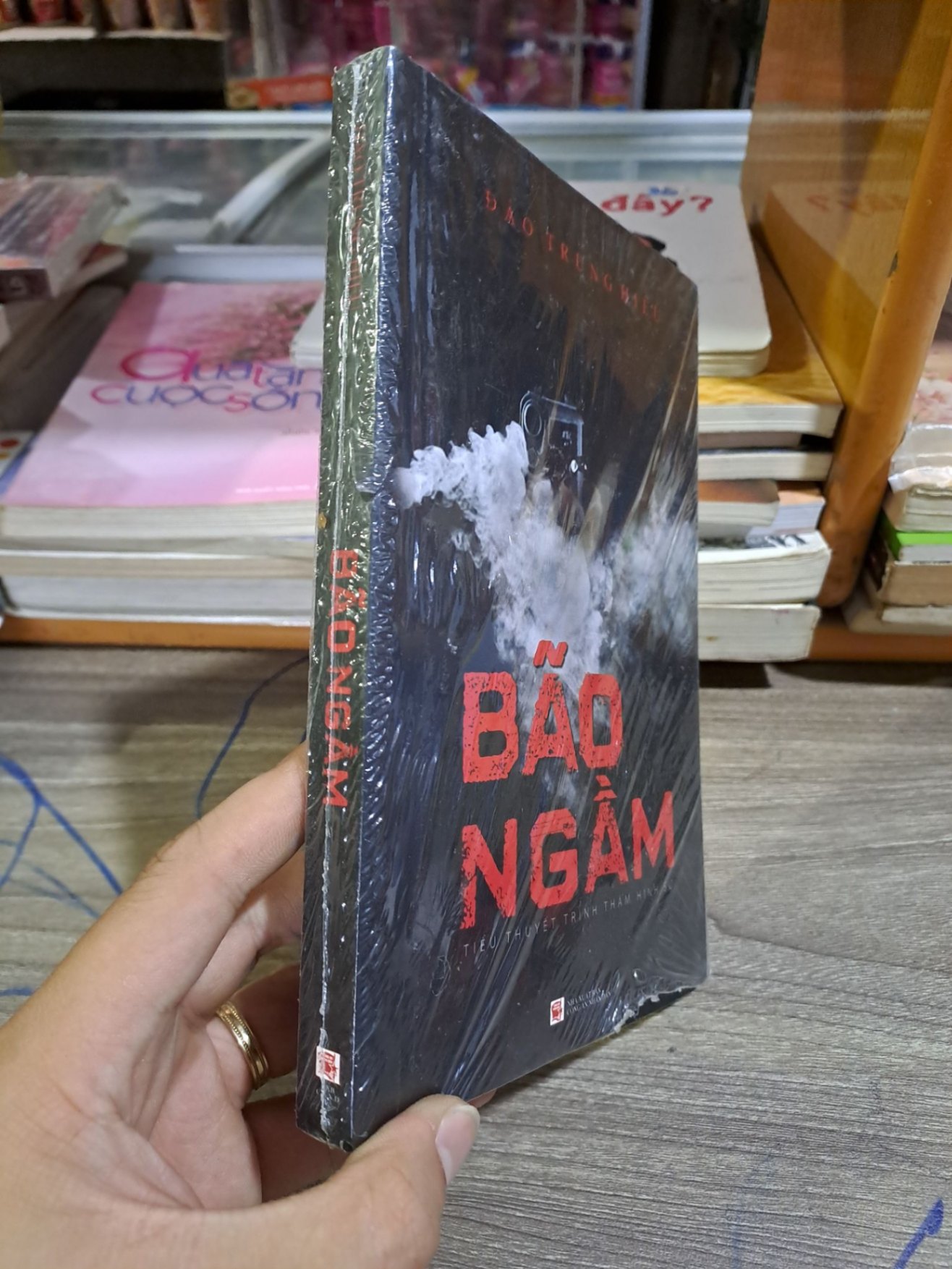 Bão ngầm Đào Trung Hiếu mới 90% HCM2303