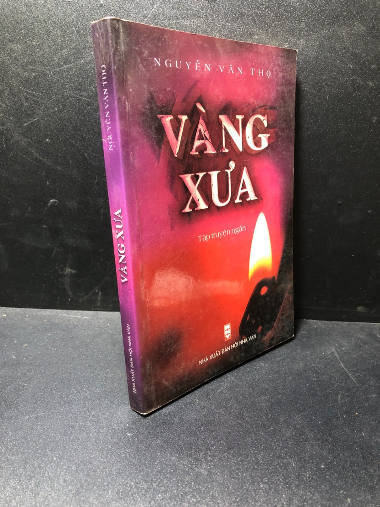Vàng xưa Nguyễn Văn Thọ năm 2004 mới 80% ố có chữ ký đầu sách HCM1611 (NSX)