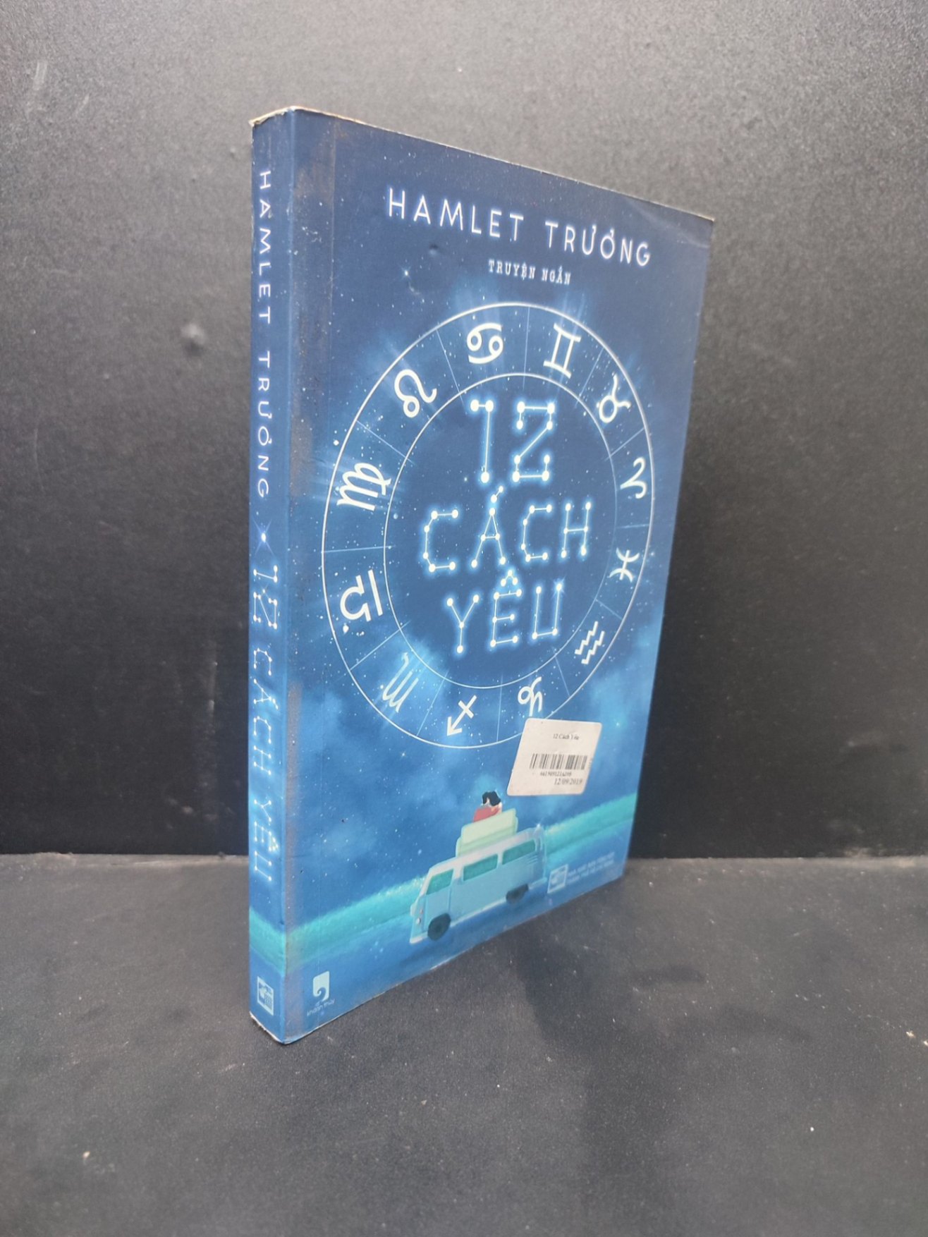 12 cách yêu mới 80% ố vàng 2016 có chữ ký tác giả HCM1406 Hamler Trương SÁCH VĂN HỌC