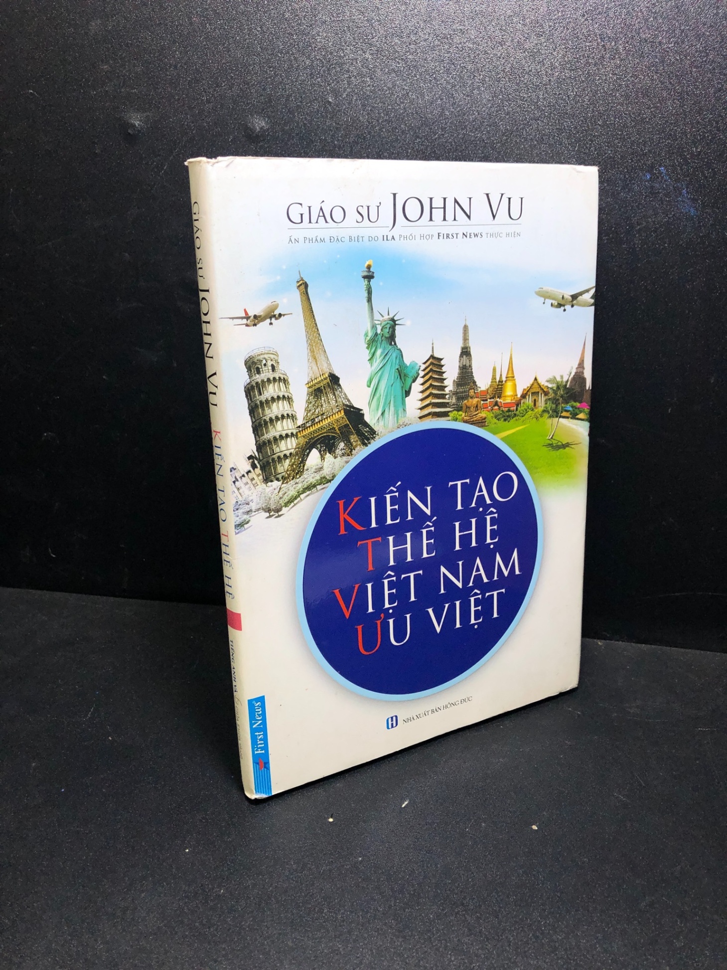 Kiến tạo thế hệ Việt Nam ưu việt 2017 John Vu mới 80% bìa cứng , mực , bẩn nhẹ HCM2811 (NSX)