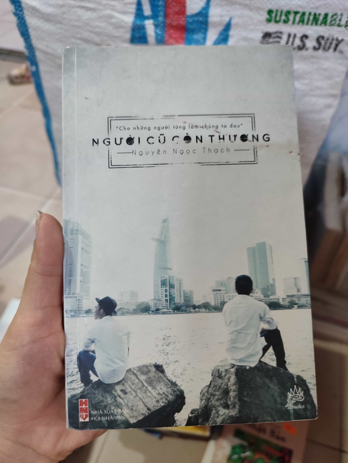 Người Cũ Còn Thương, mới 60% (lỗi bìa và trang nặng)HCM01/03