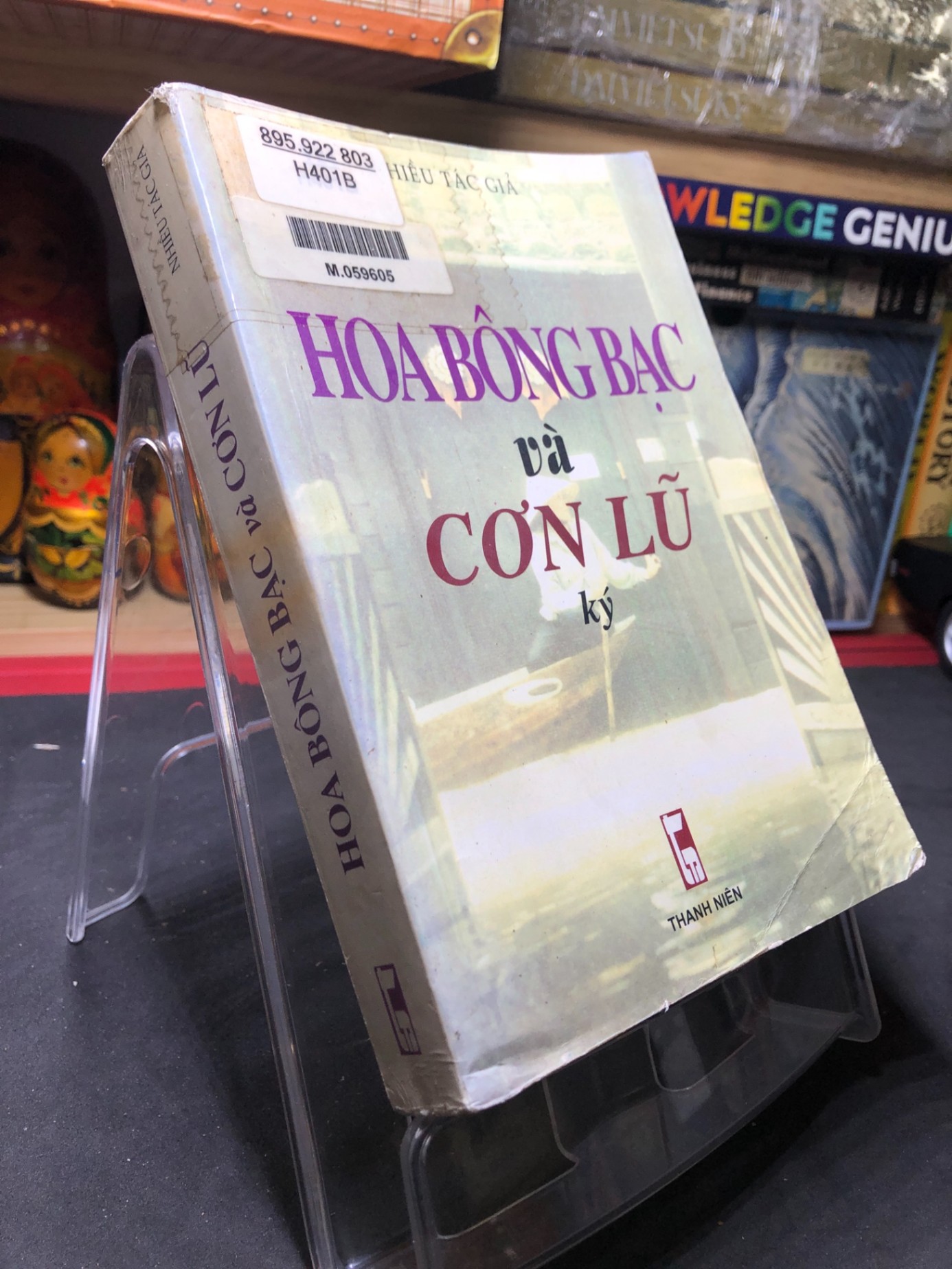 Hoa bông bạc và cơn lũ mới 70% ố vàng bẩn có dấu mộc và viết nhẹ trang đầu 2000 Nhiều tác giả HPB0906 SÁCH VĂN HỌC (NSX)