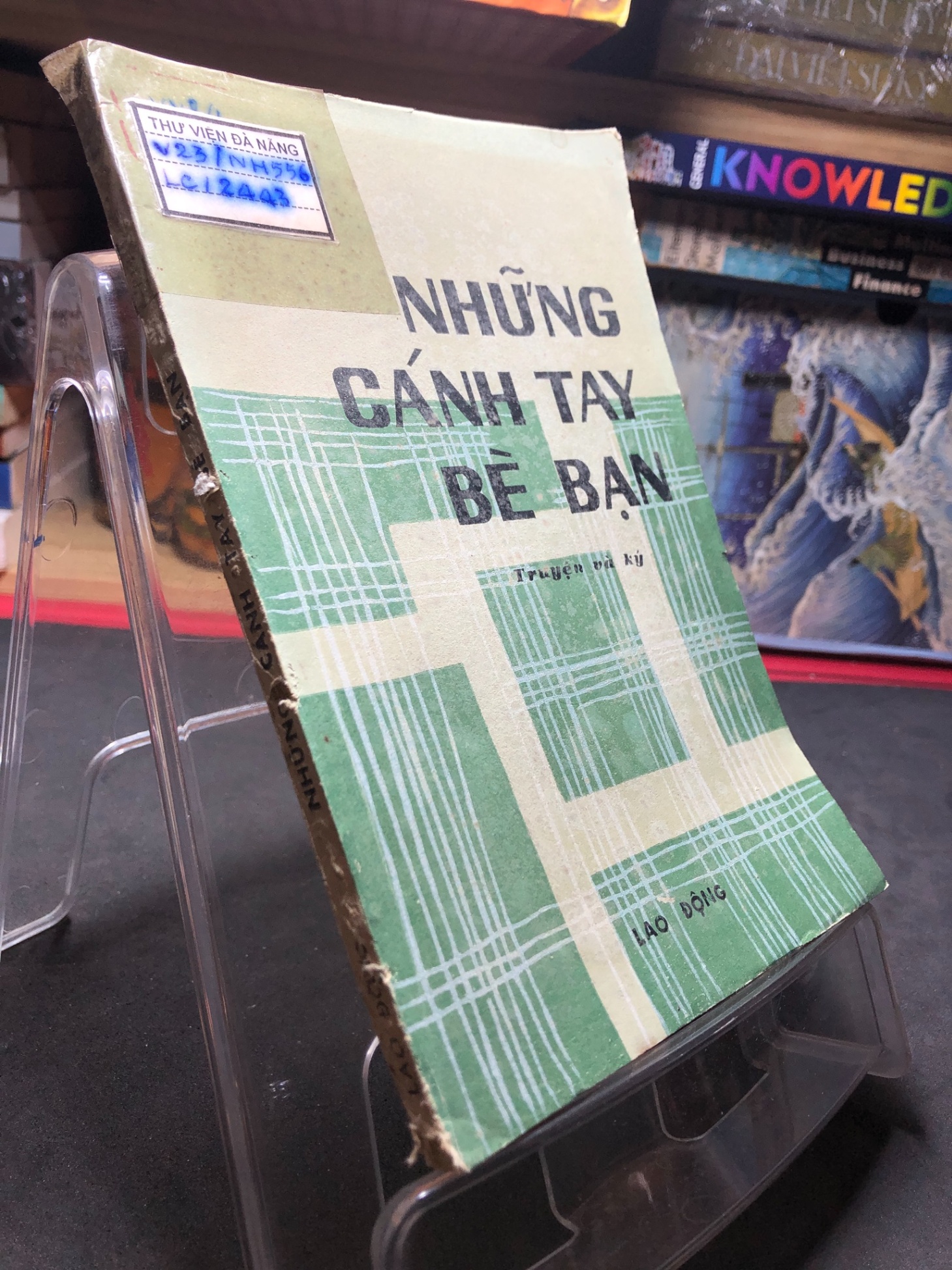 Những cánh tay bè bạn 1983 mới 50% ố vàng nặng Triệu Bôn HPB0906 SÁCH VĂN HỌC (NSX)