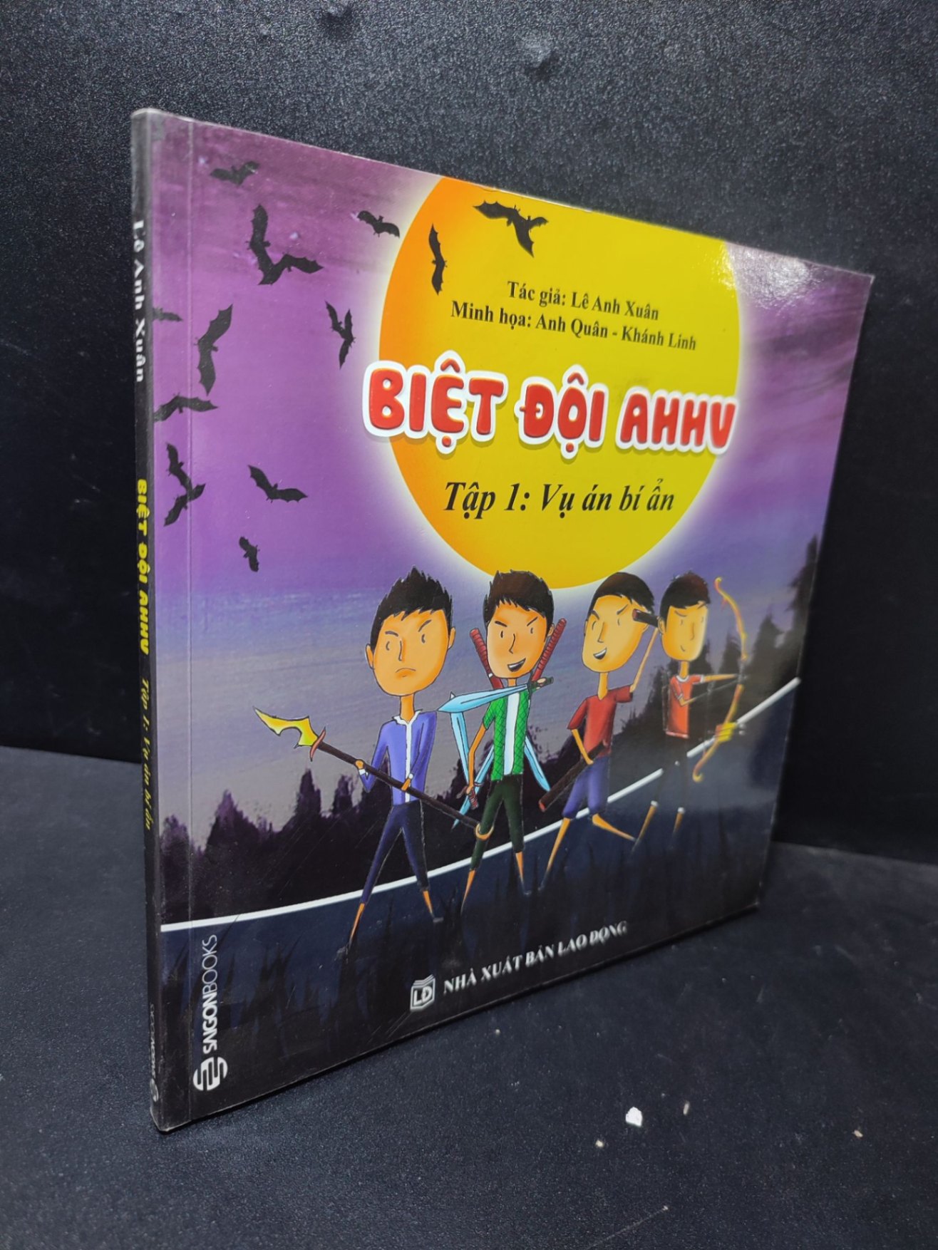 Biệt đội AHHV tập 1 vụ án bí ẩn Lê Anh Xuân tróc gáy nhẹ mới 90% SBMQ7-2512 truyện thiếu nhi