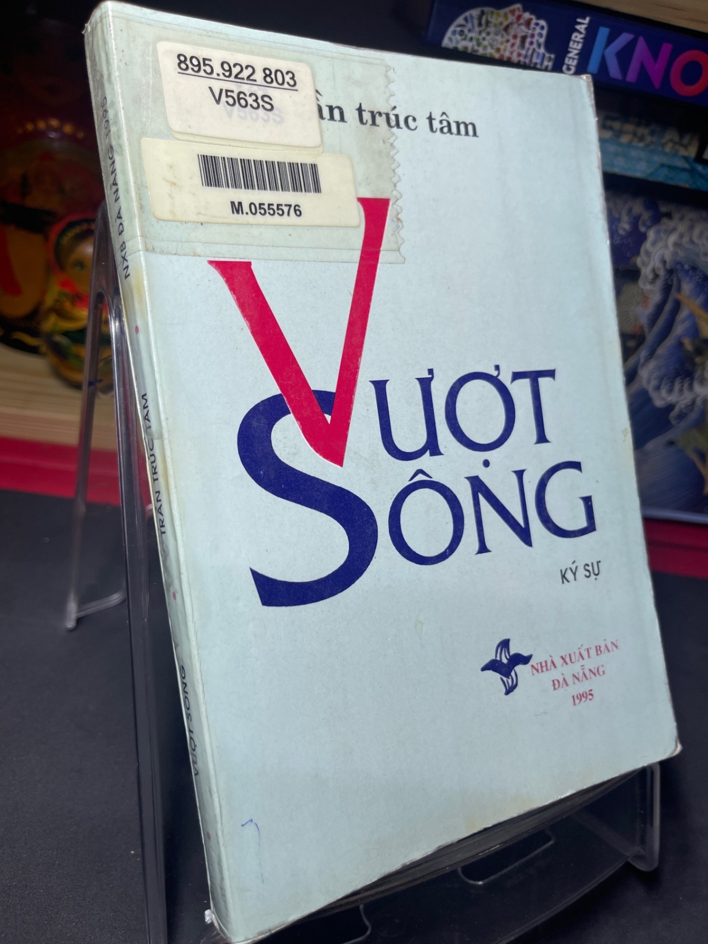 Vượt sông 1995 mới 60% ố vàng Trần Trúc Tâm HPB0906 SÁCH VĂN HỌC (NSX)