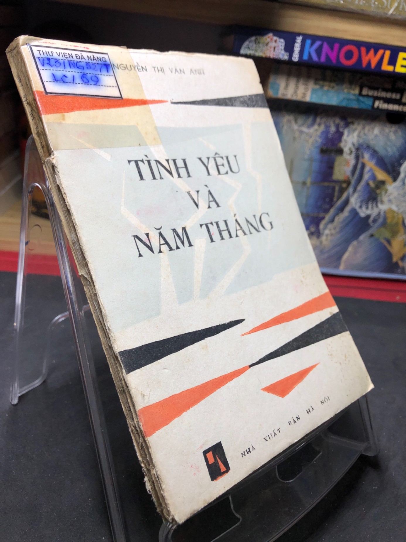 Tình yêu và năm tháng 1987 mới 60% ố vàng Nguyễn Thị Vân Anh HPB0906 SÁCH VĂN HỌC (NSX)
