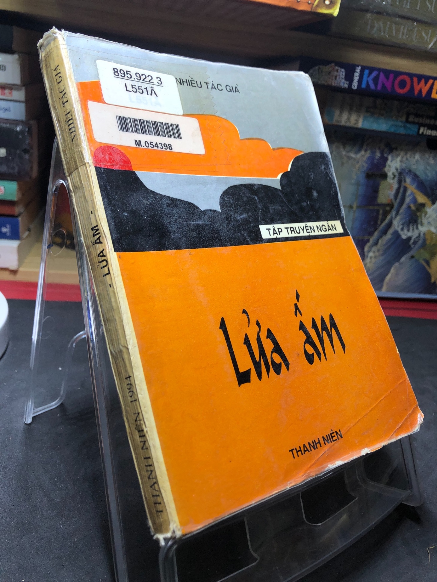 Lửa ấm 1994 mới 50% ố vàng Nhiều tác giả HPB0906 SÁCH VĂN HỌC (NSX)