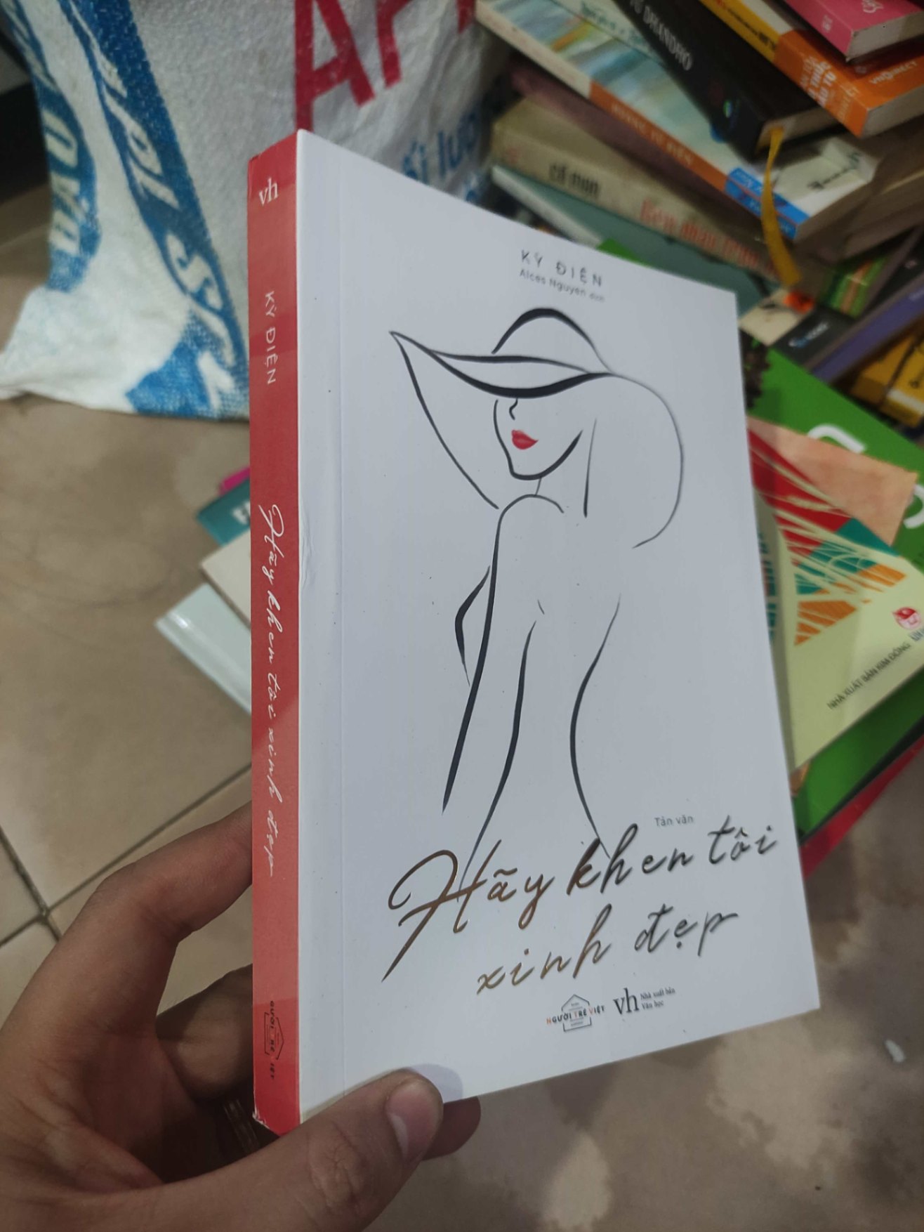 Hãy khen tôi xinh đẹpHCM01/03 (NSX)