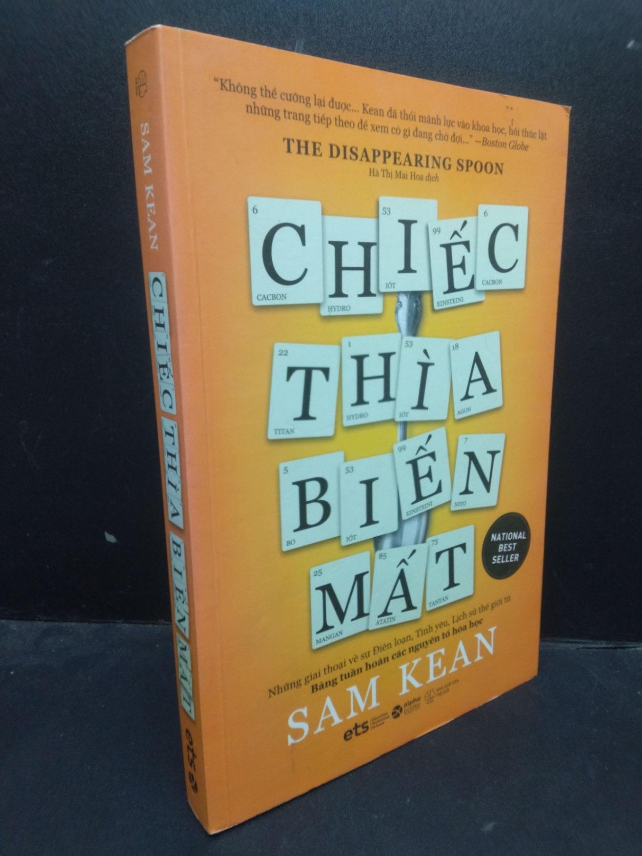 Chiếc thìa biến mất Sam Kean 2020 mới 90% bẩn bìa tróc gáy nhẹ HCM2504 hóa học, khoa học (NSX)