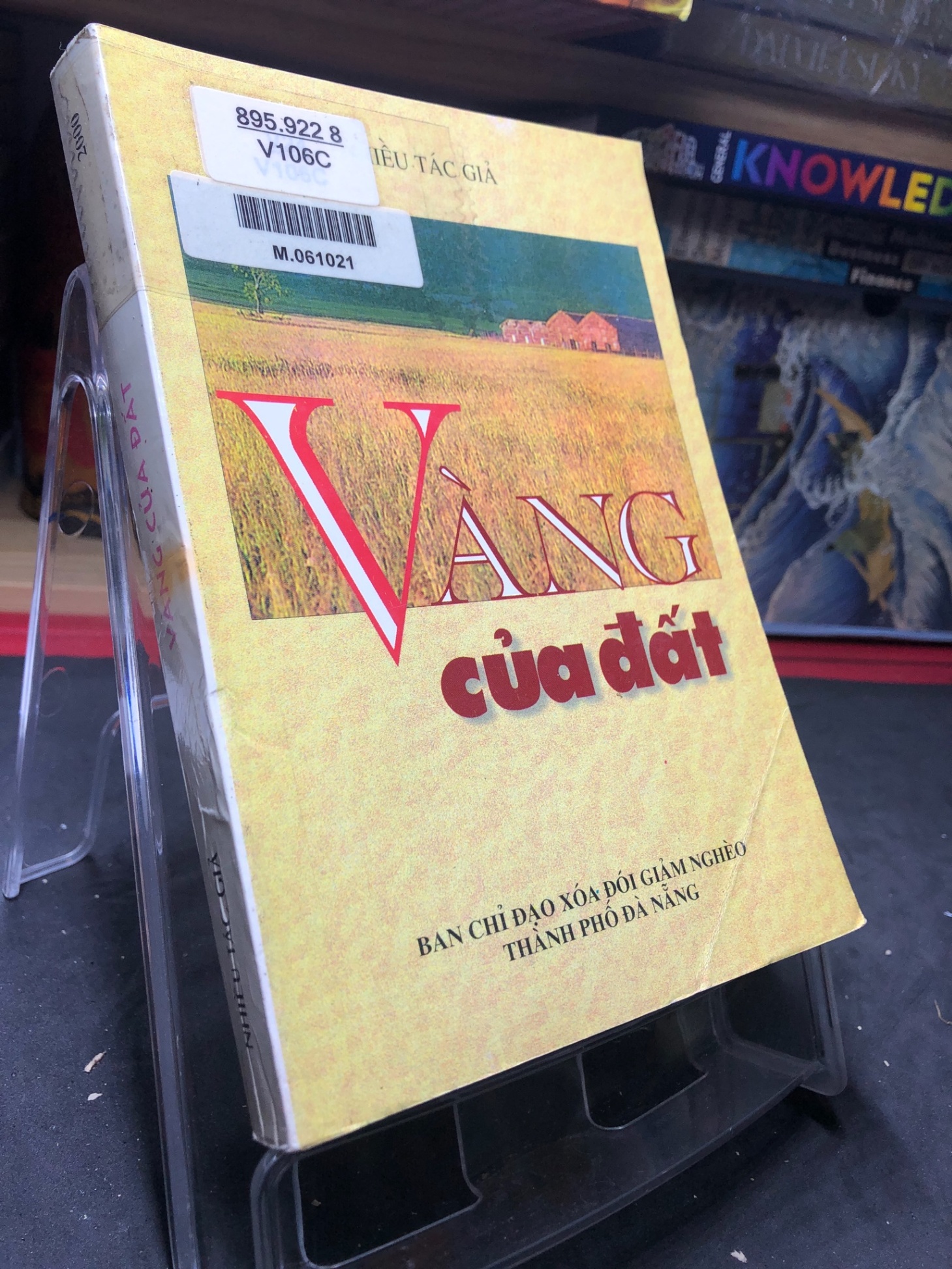 Vàng của đất 2000 mới 70% ố bẩn nhẹ Nhiều tác giả HPB0906 SÁCH VĂN HỌC (NSX)