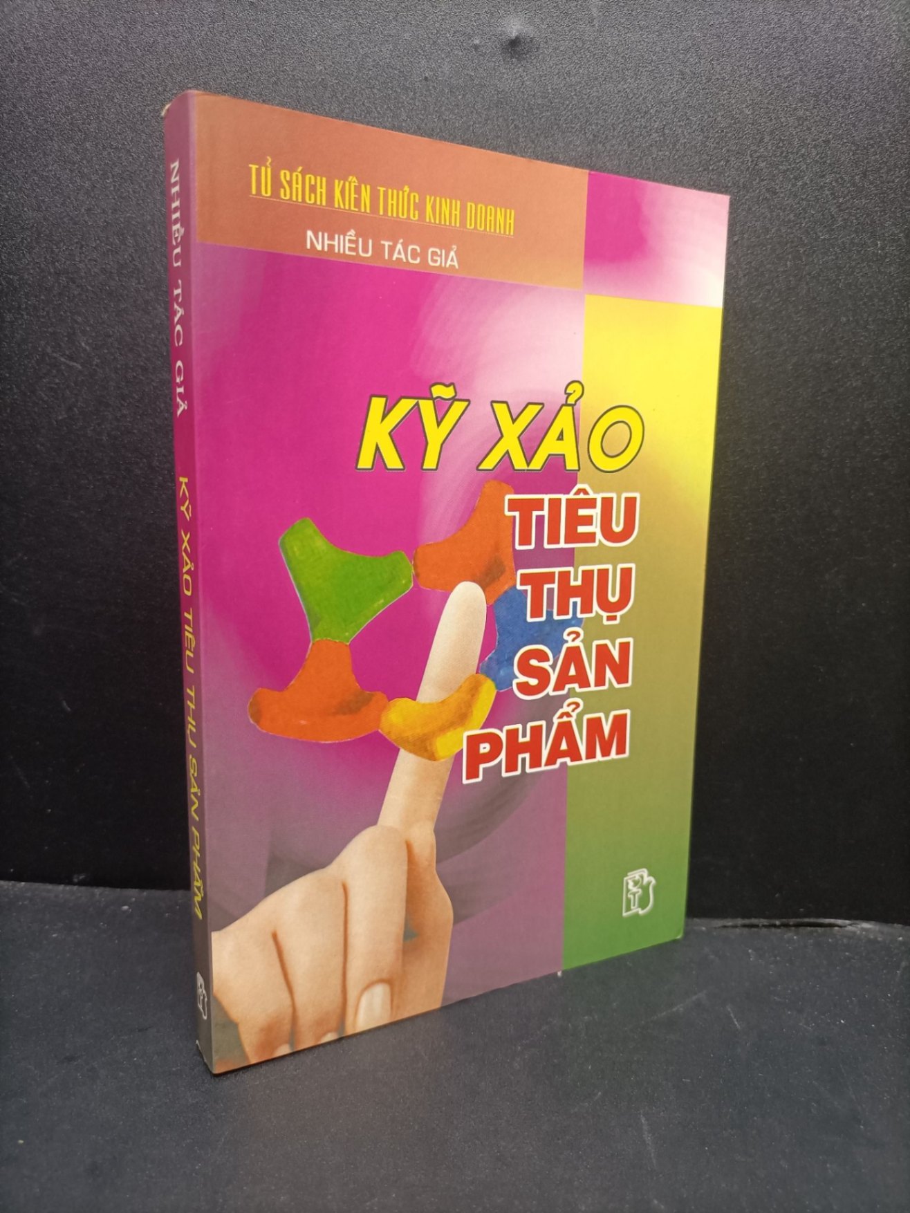 Kỹ xảo tiêu thụ sản phẩm nhiều tác giả 2001 mới 80% ố nhẹ HCM0806 kinh doanh