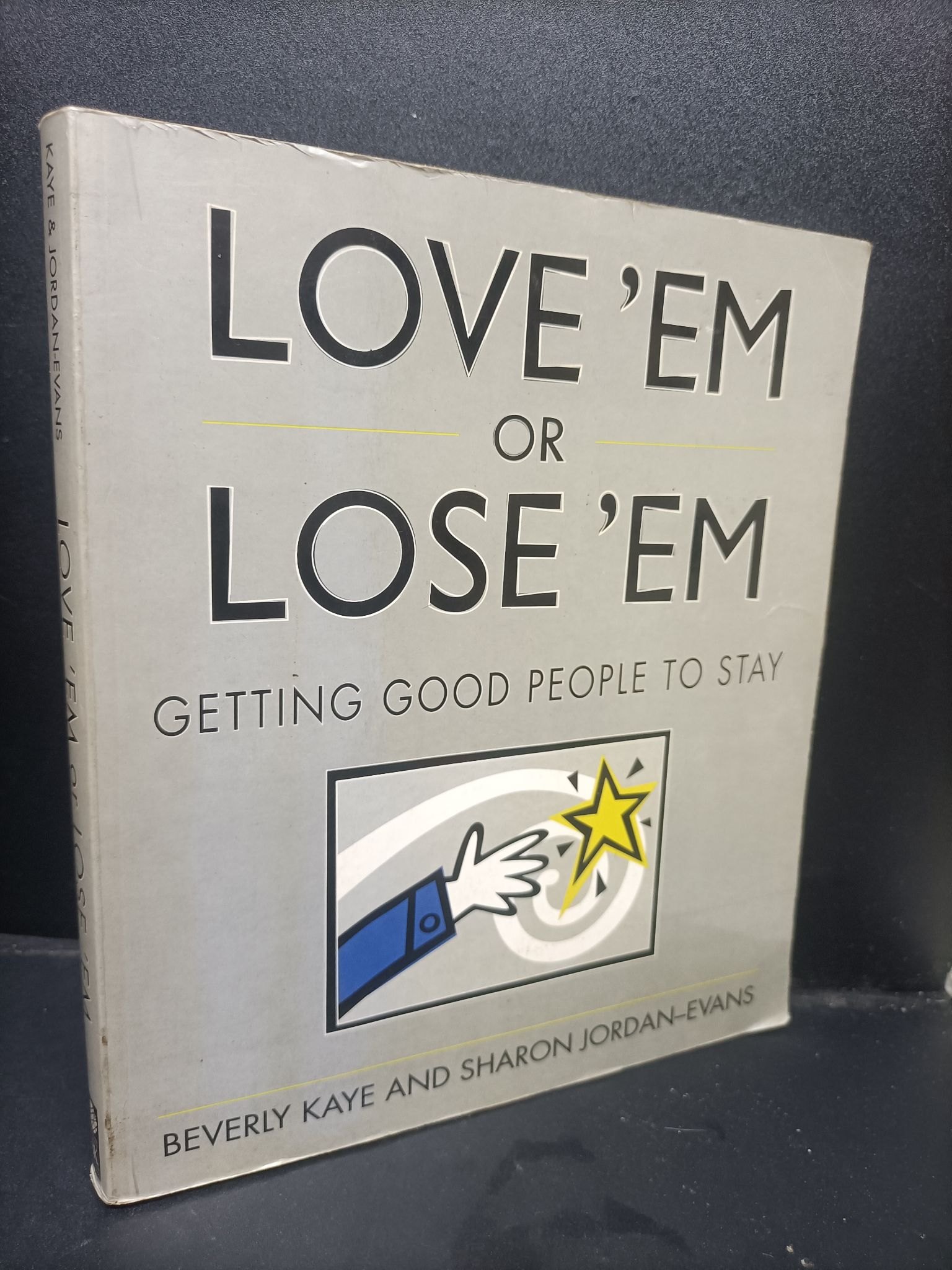 Love'em or lose'em gettinh good people to stay Beverly Kaye and Sharon Jordan-Evans mới 80% ố nhẹ HCM0806 kỹ năng