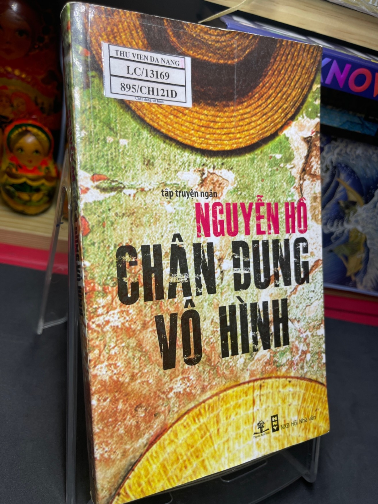 Chân dung vô hình 2011 mới 75% ố bẩn nhẹ Nguyễn Hồ HPB0906 SÁCH VĂN HỌC (NSX)