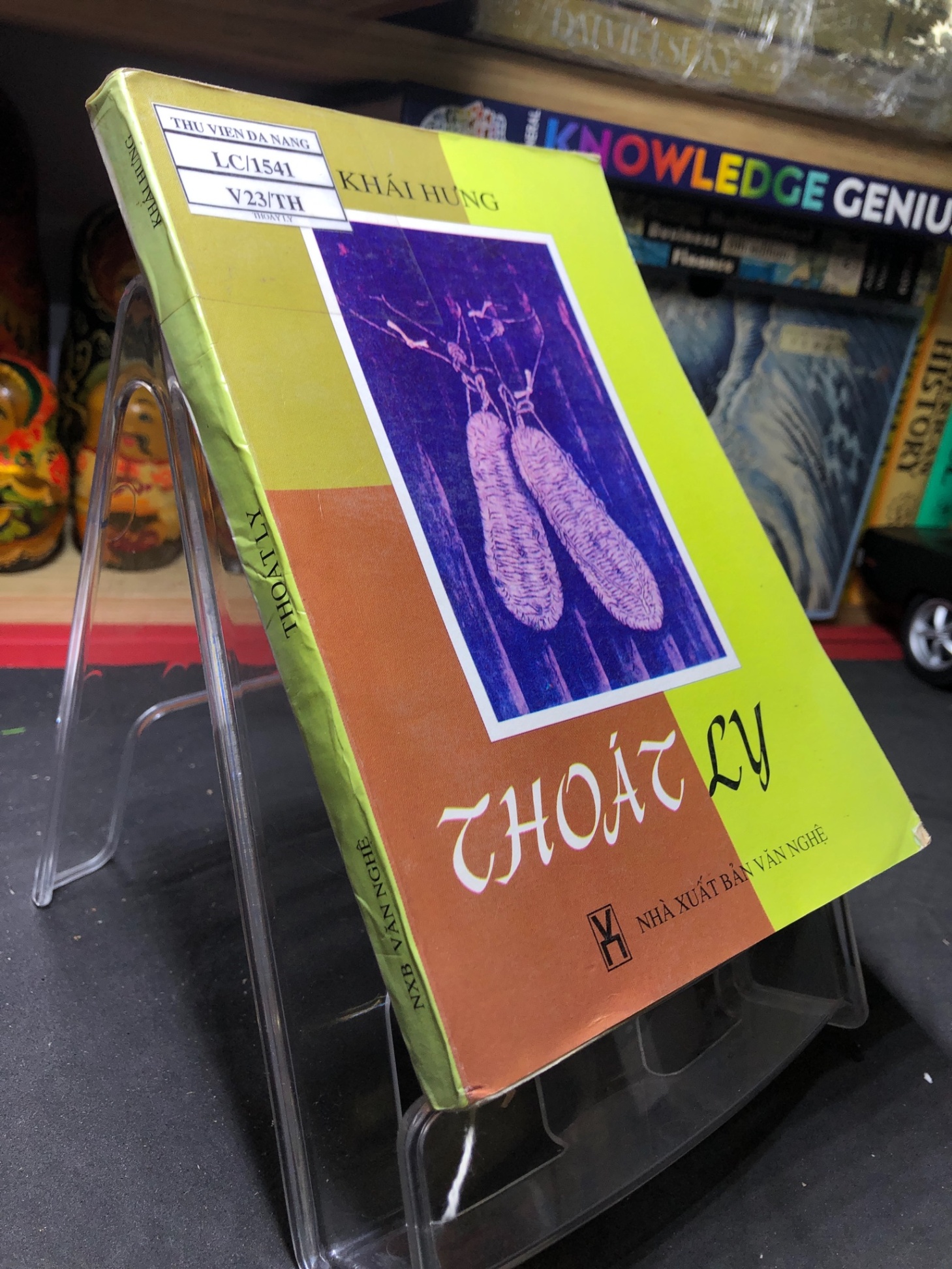 Thoát ly 1999 mới 60% ố bẩn nhẹ Khái Hưng HPB0906 SÁCH VĂN HỌC (NSX)