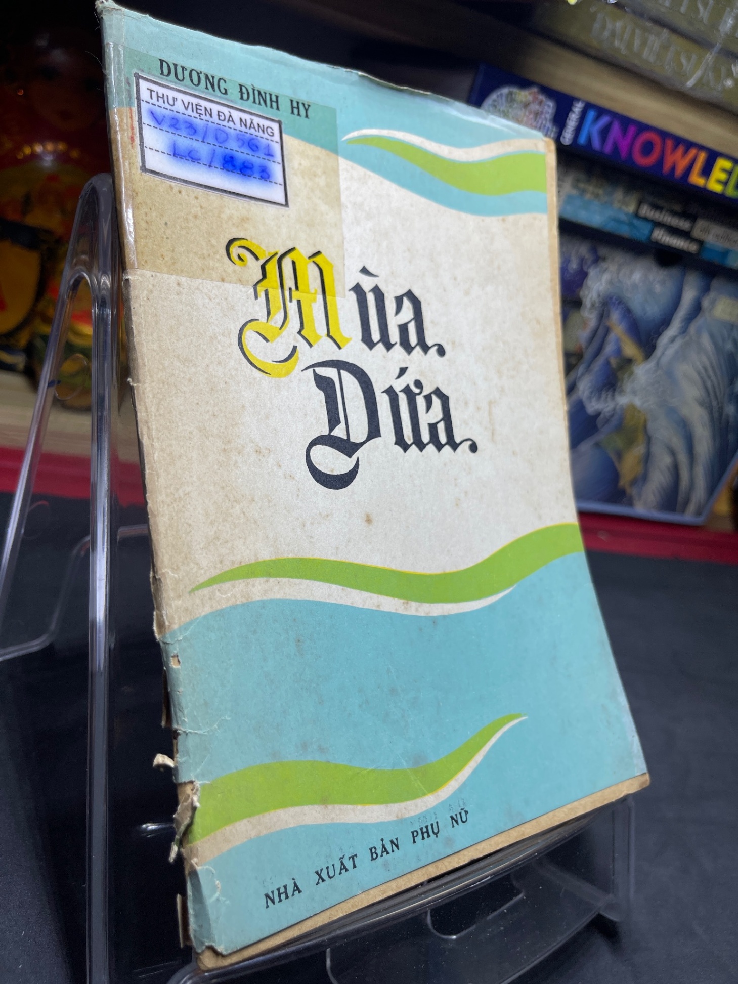 Mùa dứa 1978 mới 50% ố vàng rách bìa Dương Đình Hy HPB0906 SÁCH VĂN HỌC (NSX)