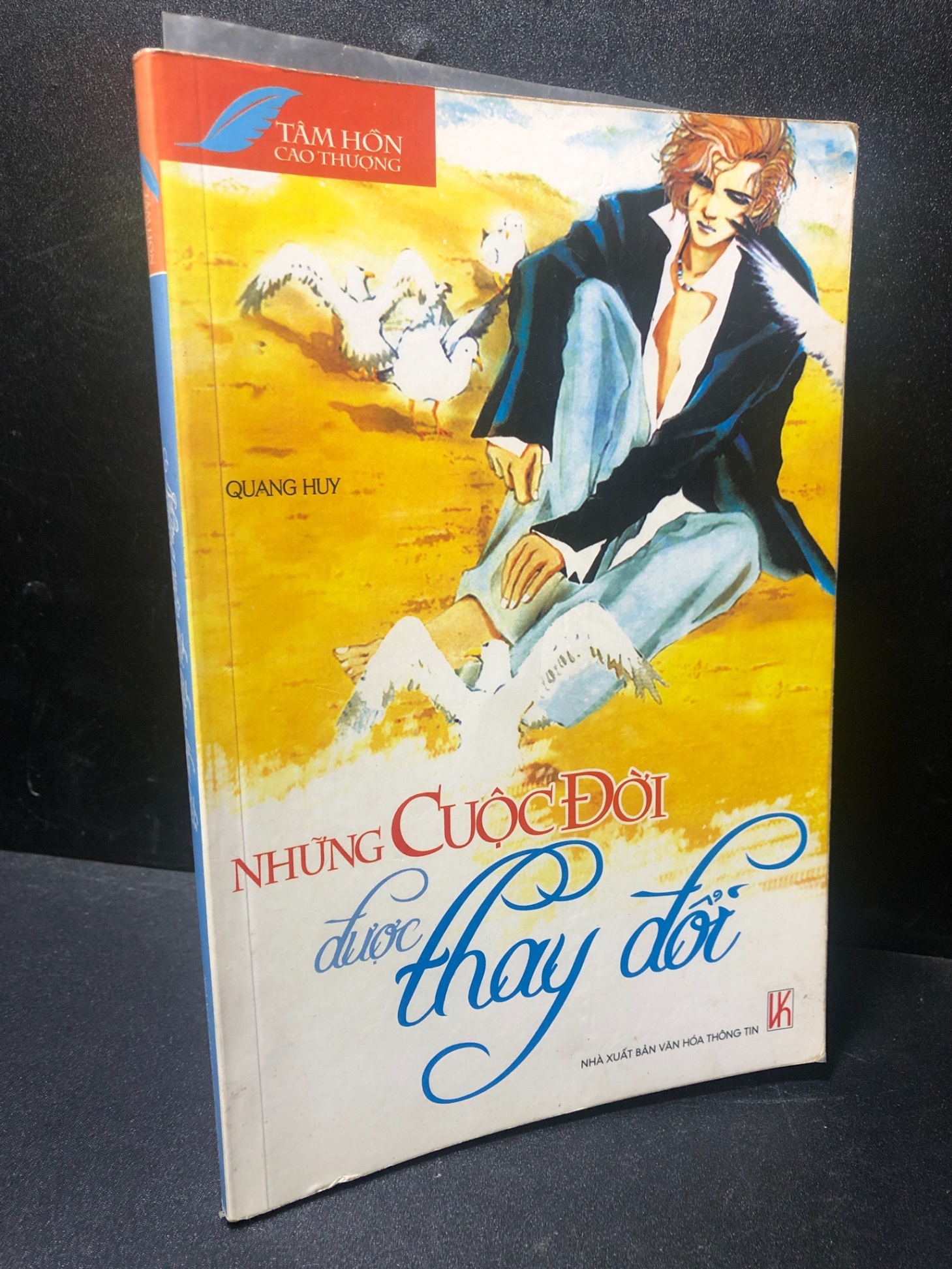 Những cuộc đời được thay đổi Quang Huy năm 2007 mới 70% bẩn ố nhẹ có ký tên ở đầu sách HCM2311 (NSX)