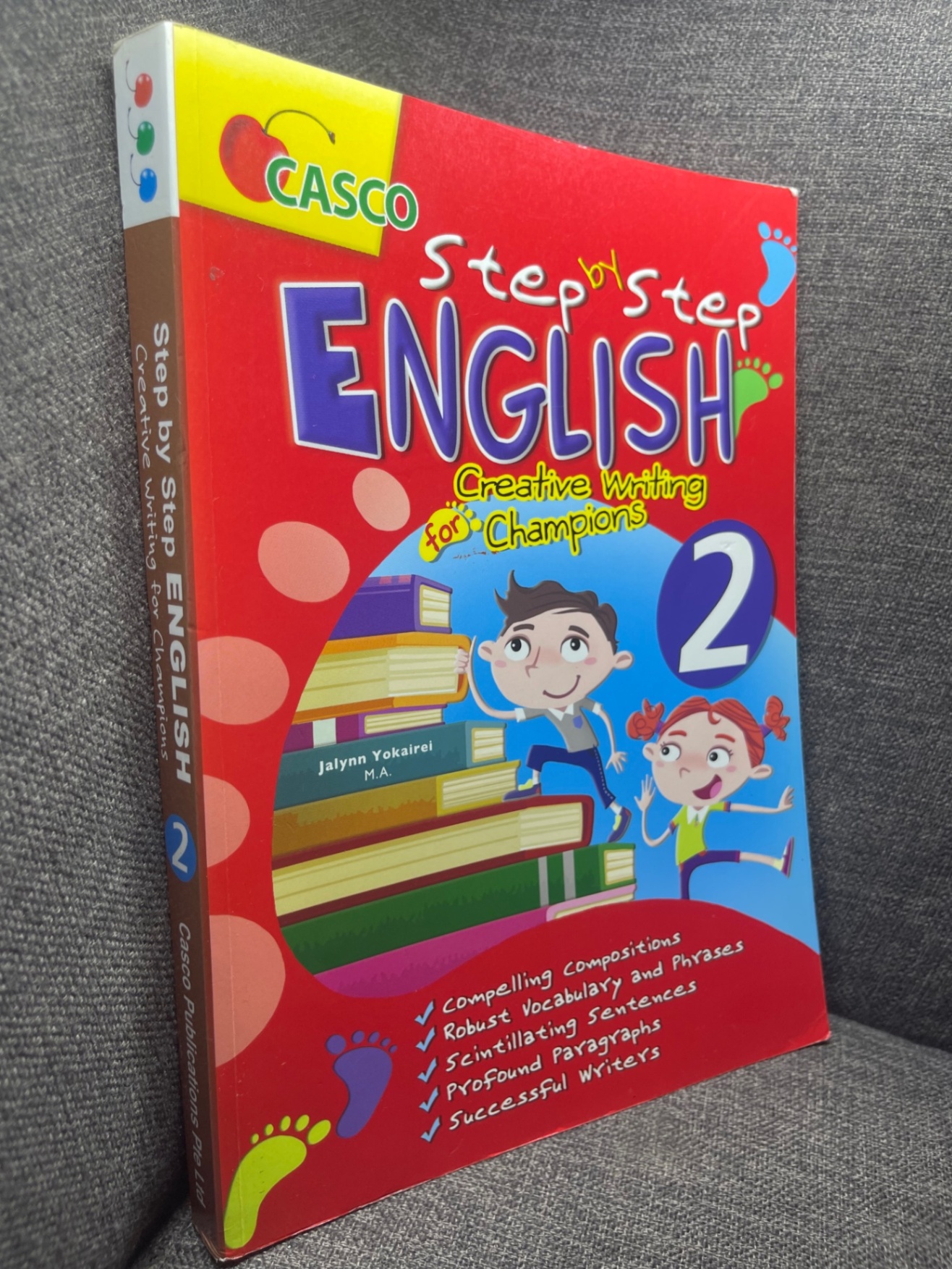 Step by step english 2 Casco mới 80% bẩn viền nhẹ HPB0405