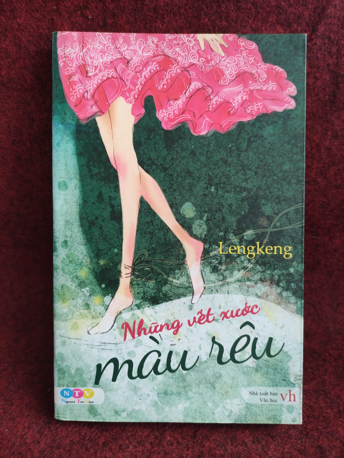 Những vết xước màu rêu mới 80%HCM01/03