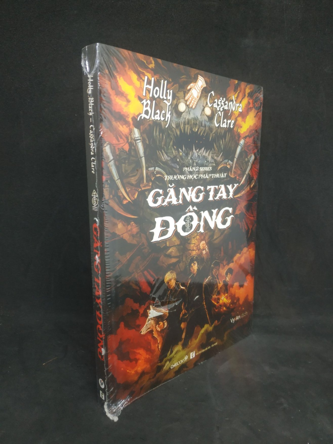 Găng tay Đồng ( phần 2 series trường học pháp thuật ) mới 100% HCM1702