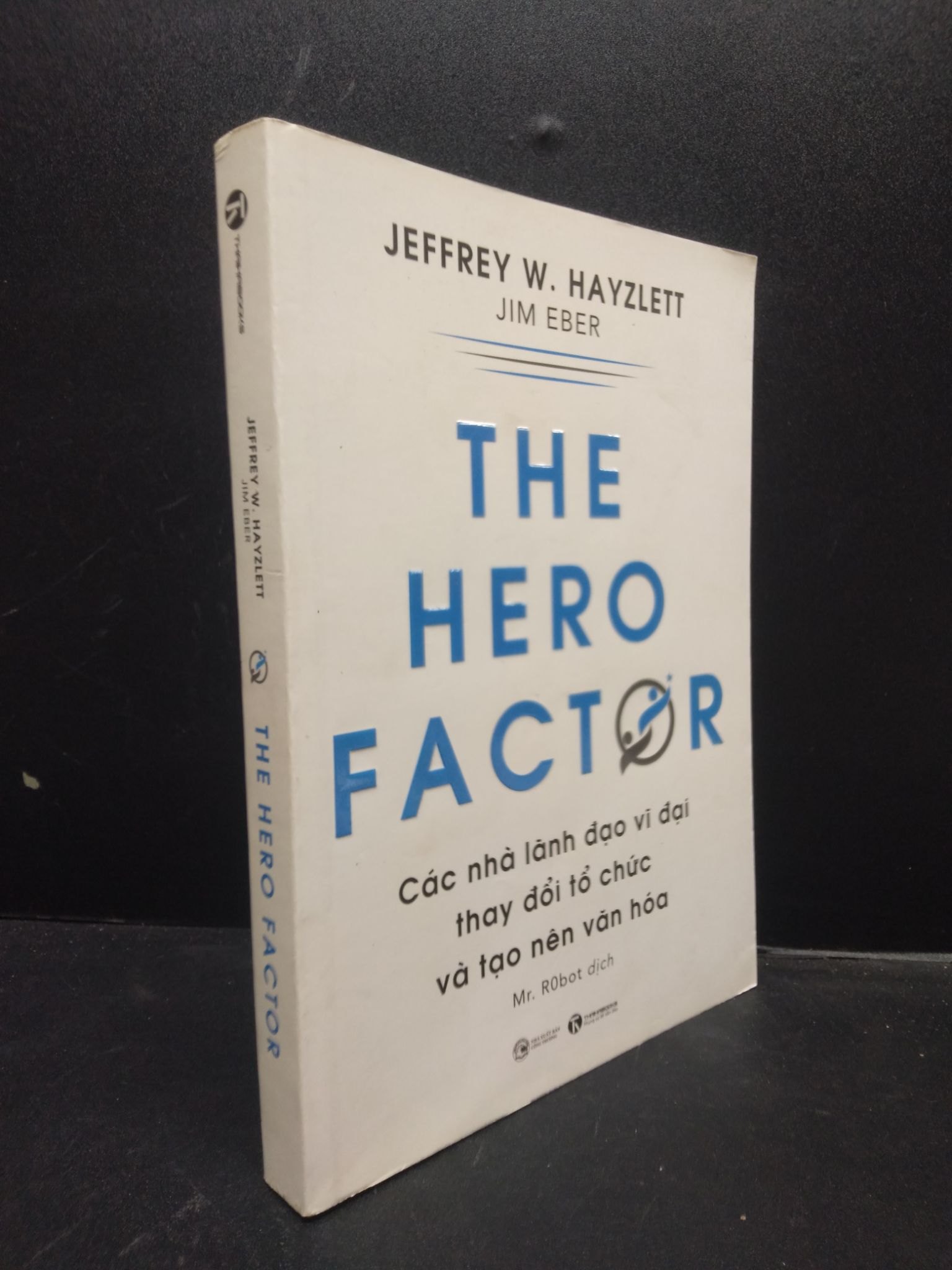 The hero factor các nhà lãnh đạo vĩ đại thay đổi tổ chức và tạo nên văn hóa năm 2021 mới 90% bẩn nhẹ HCM2902 kỹ năng quản trị (NSX)