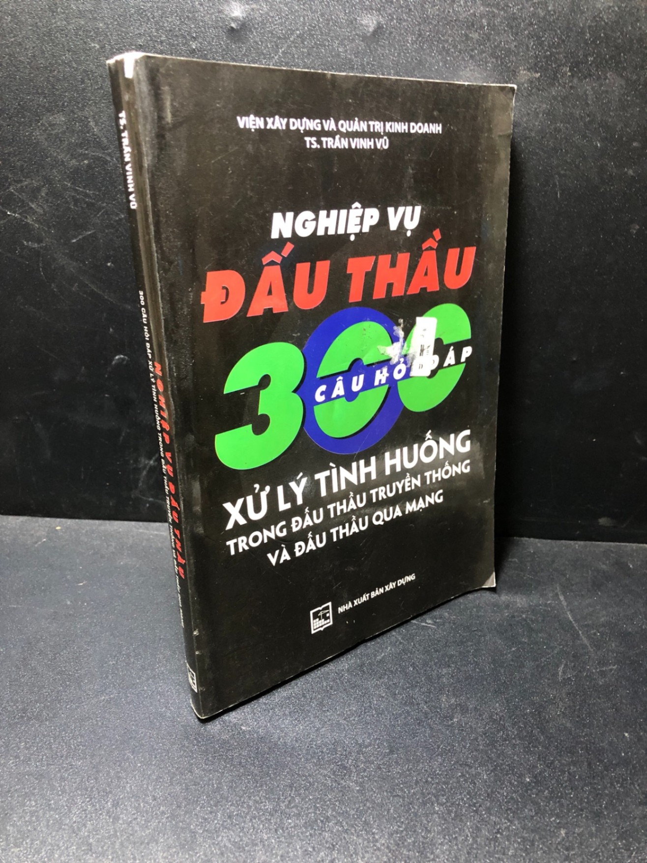 Nghiệp vụ đấu thầu 300 câu hỏi xử lý tình huống trong đấu thầu truyền thống và đấu thầu qua mạng năm 2020 mới 80% bẩn nhẹ HCM1611 (NSX)
