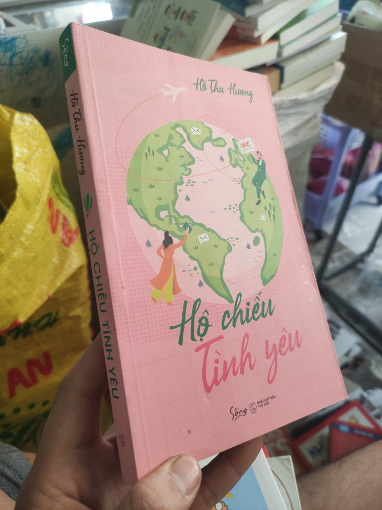 Hộ chiếu tình yêu - Hồ Thu HươngHCM01/03 (NSX)