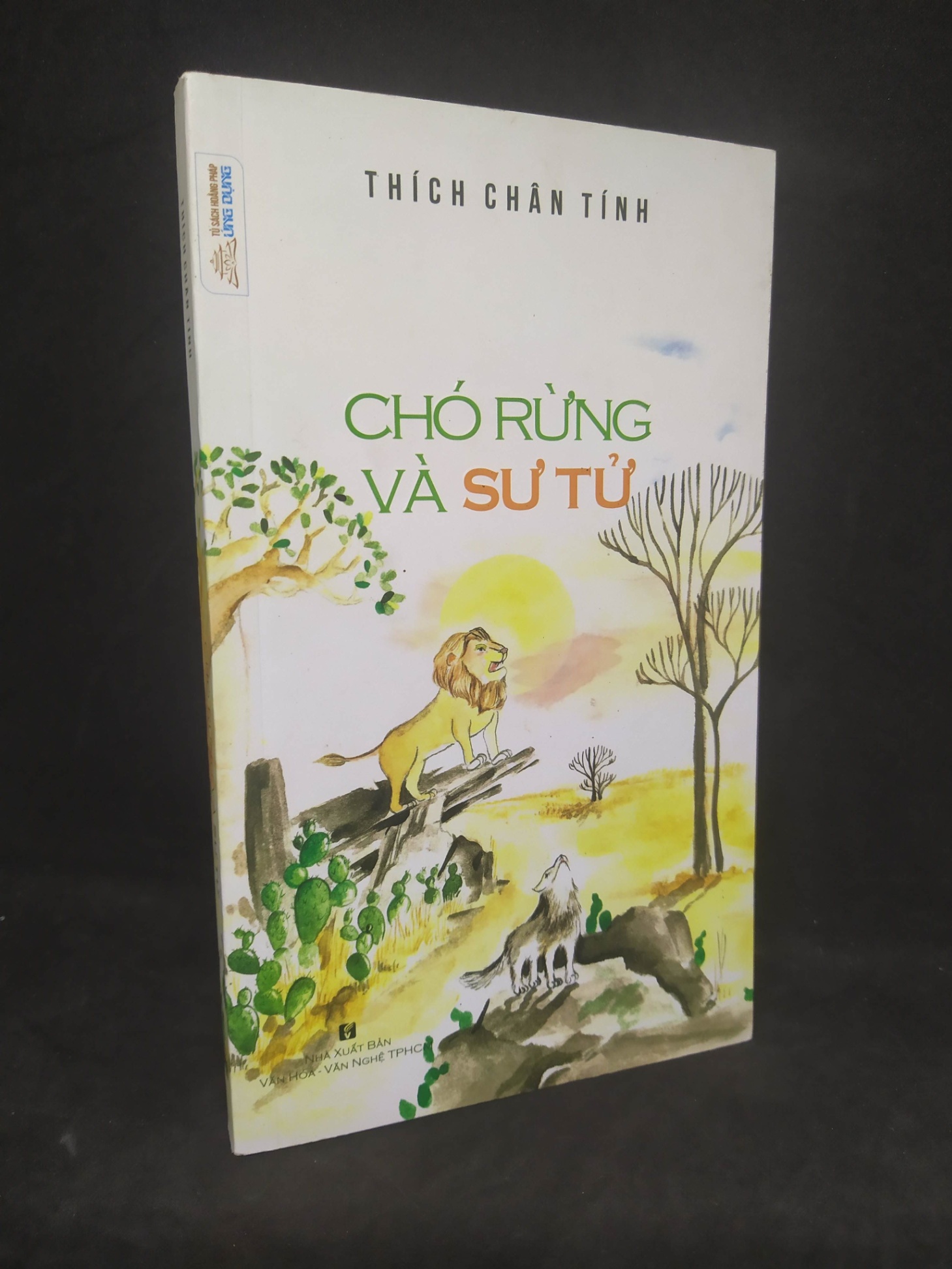 Chó rừng và sư tử mới 90% HCM1512 (NSX)