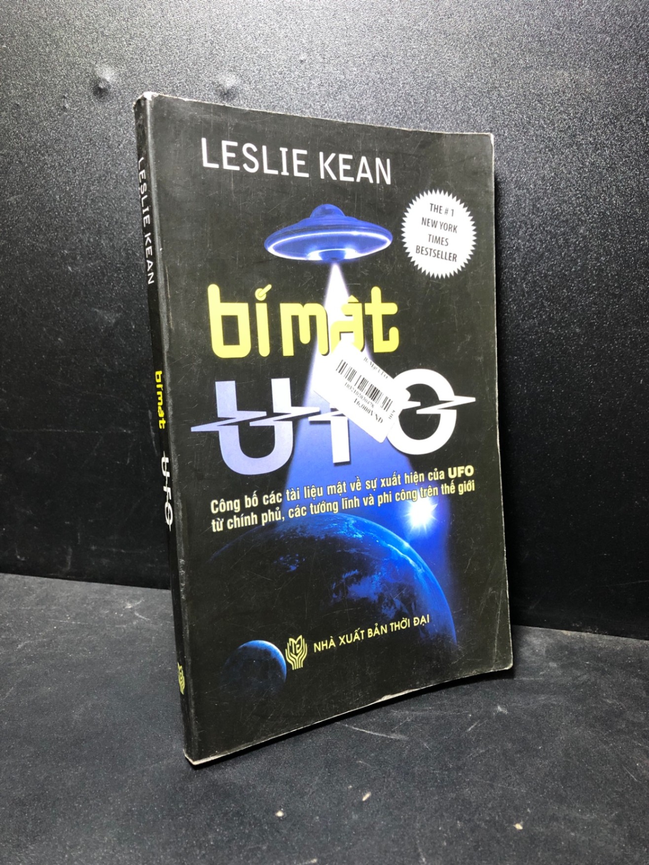 Bí mật UFO Leslie Kean 2012 bẩn bìa ố tróc bìa nhẹ new 90% HCM0601 khoa học