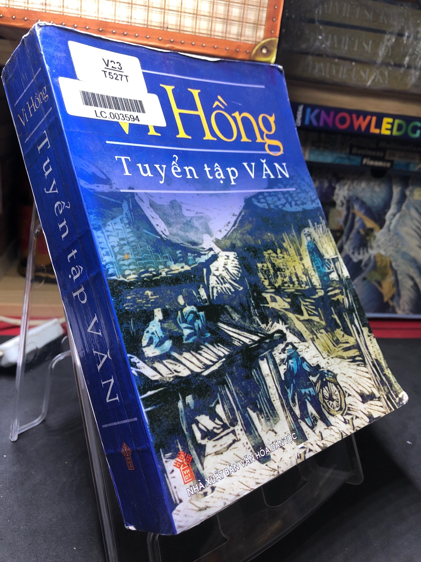 Tuyển tập văn 2005 mới 70% ố bẩn nhẹ cong ẩm nhẹ Vi Hồng HPB0906 SÁCH VĂN HỌC (NSX)