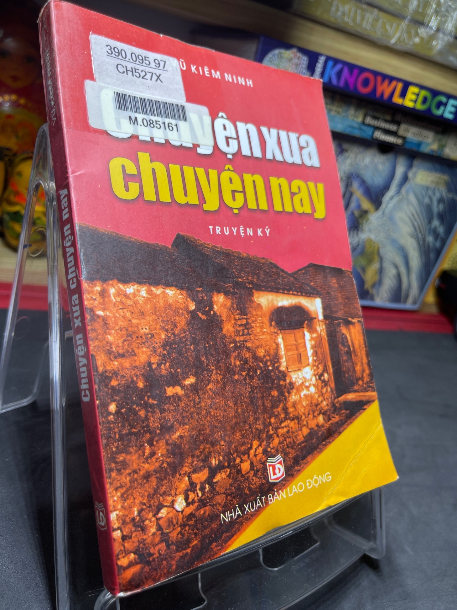Chuyện xưa chuyện nay mới 80% ố bẩn nhẹ có dấu mộc và viết nhẹ trang đầu 2009 HPB0906 SÁCH VĂN HỌC (NSX)