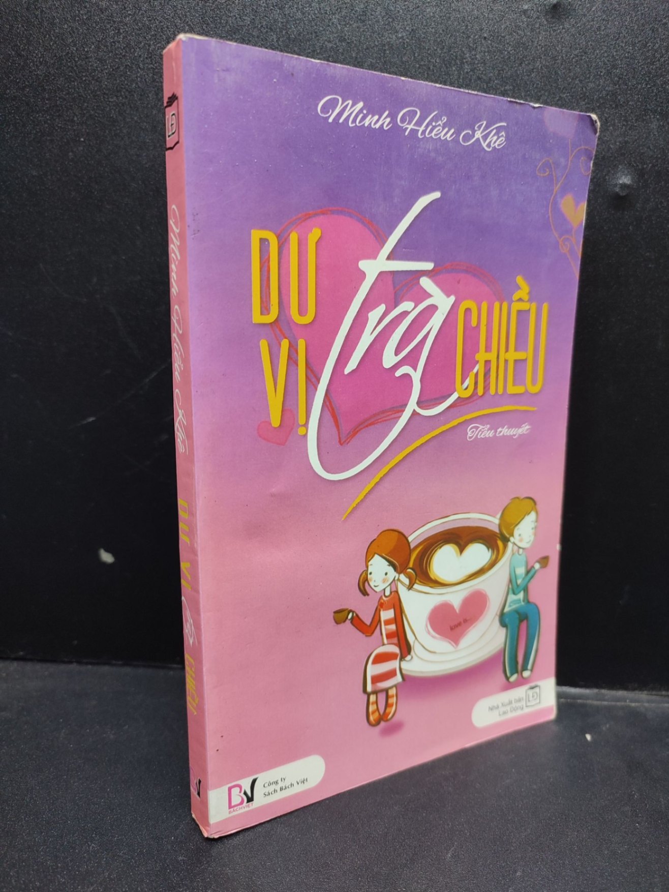 Dư vị trà chiều năm 2010 mới 80% bẩn ố nhẹ HCM2902 văn học (NSX)