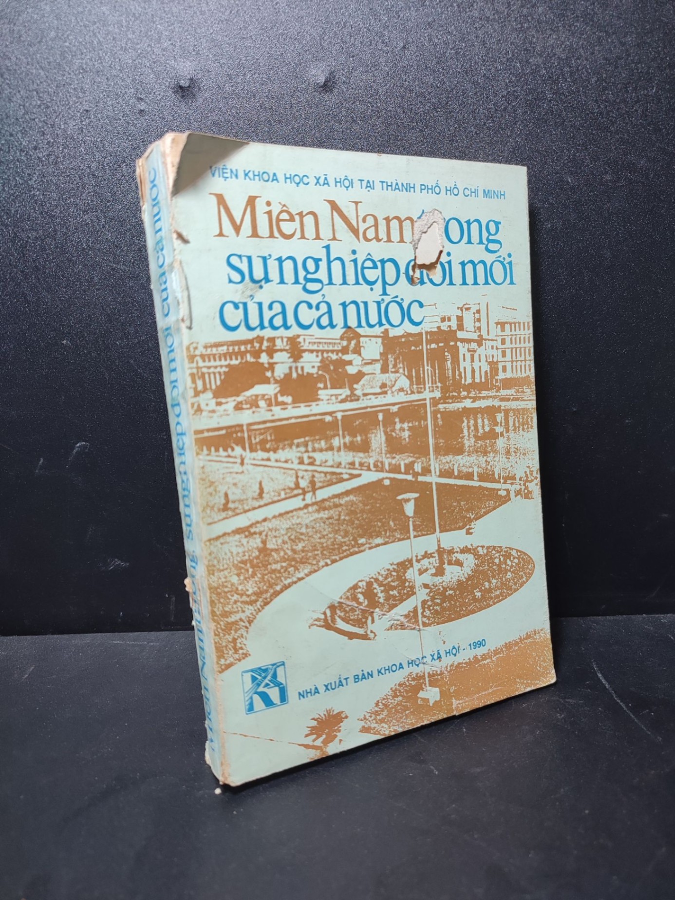 Miền Nam trong sự nghiệp đổi mới của cả nước 1990 Ủy ban Khoa học Xã hội Việt Nam mới 70% ố rách bìa nhẹ HCM2810 (NSX)